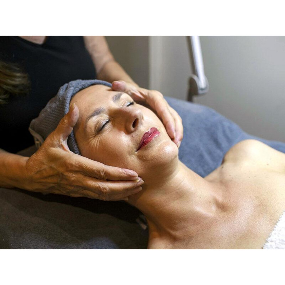 Smartbox Soin du visage d'1h15 avec examen de peau en institut à Bordeaux - Coffret Cadeau Bien-être