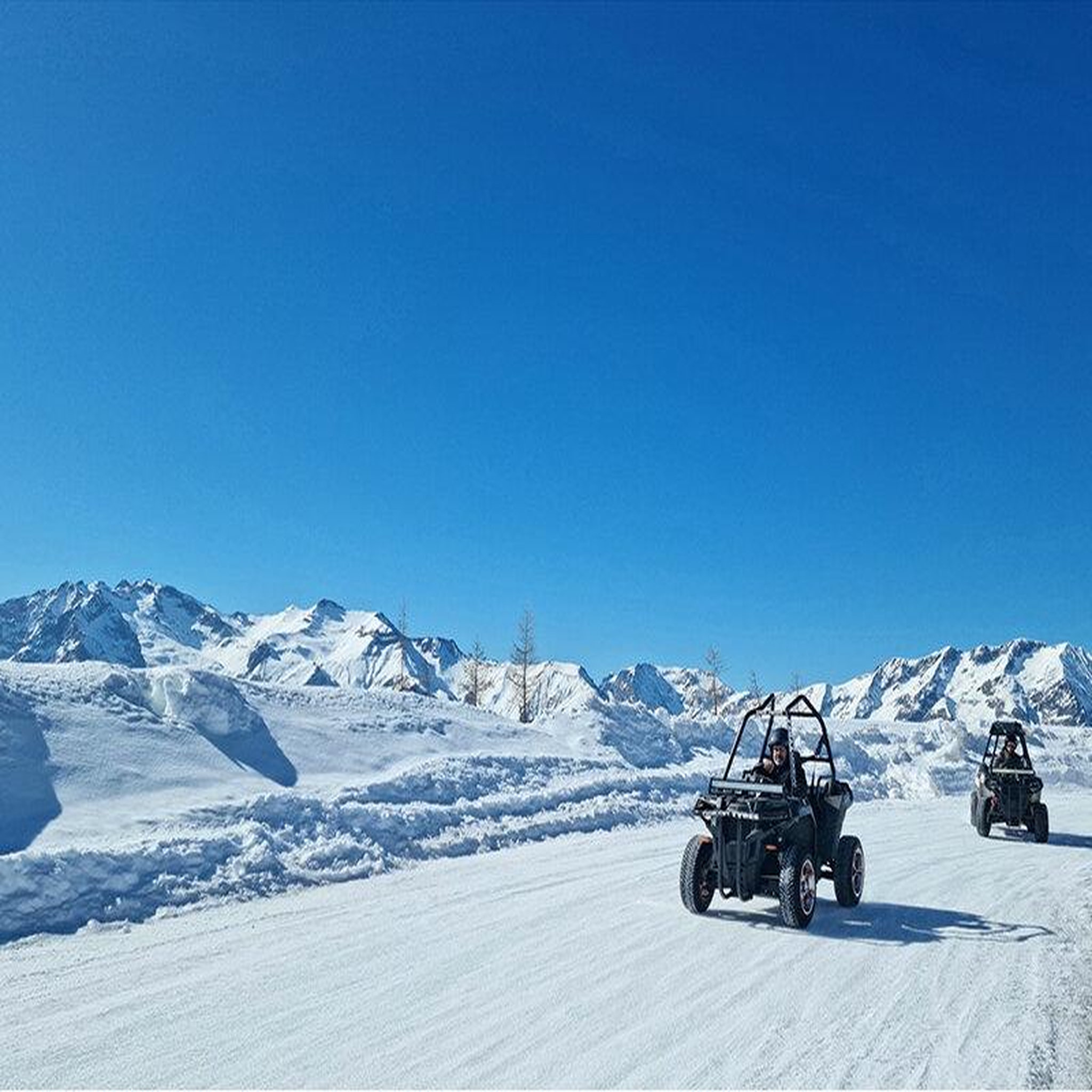 Voir la diapositive 2 : Smartbox Session de pilotage de buggy sur glace à l'alpe d'huez pour 2 - coffret cadeau sport & aventure