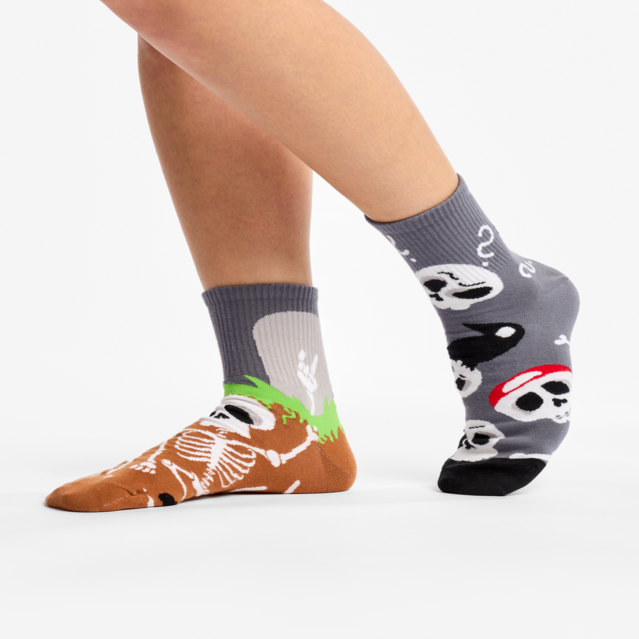 Voir la diapositive 2 : DEDOLES Chaussettes courtes squelettes drôles