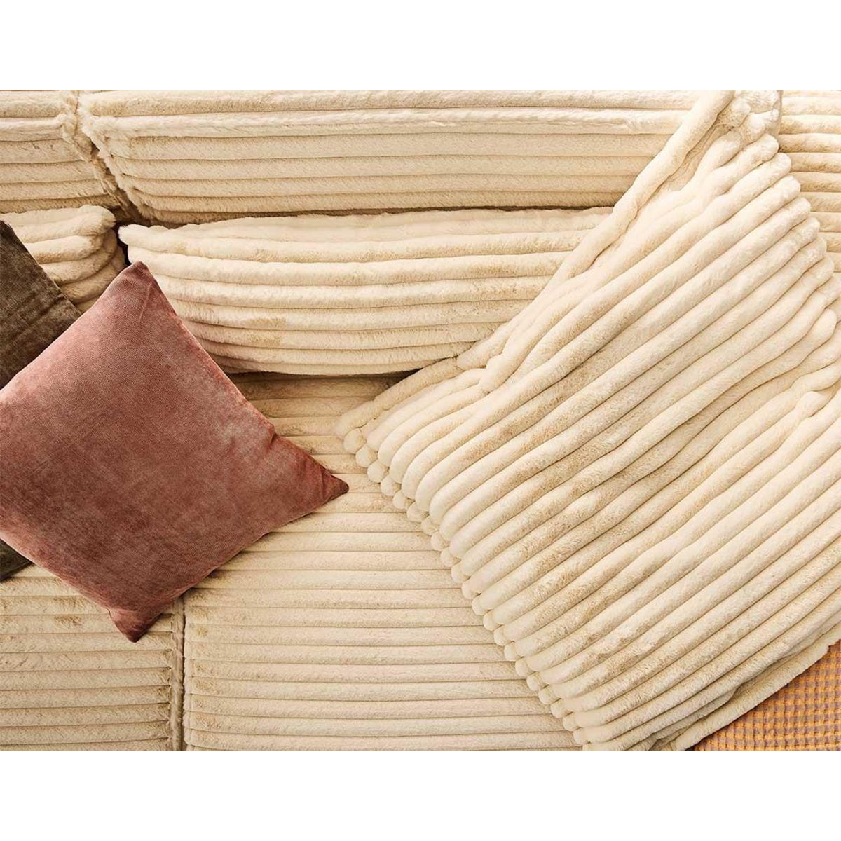 LISA DESIGN Richie - canapé droit 3 places avec double méridienne - assise profonde - en fausse fourrure côtelée