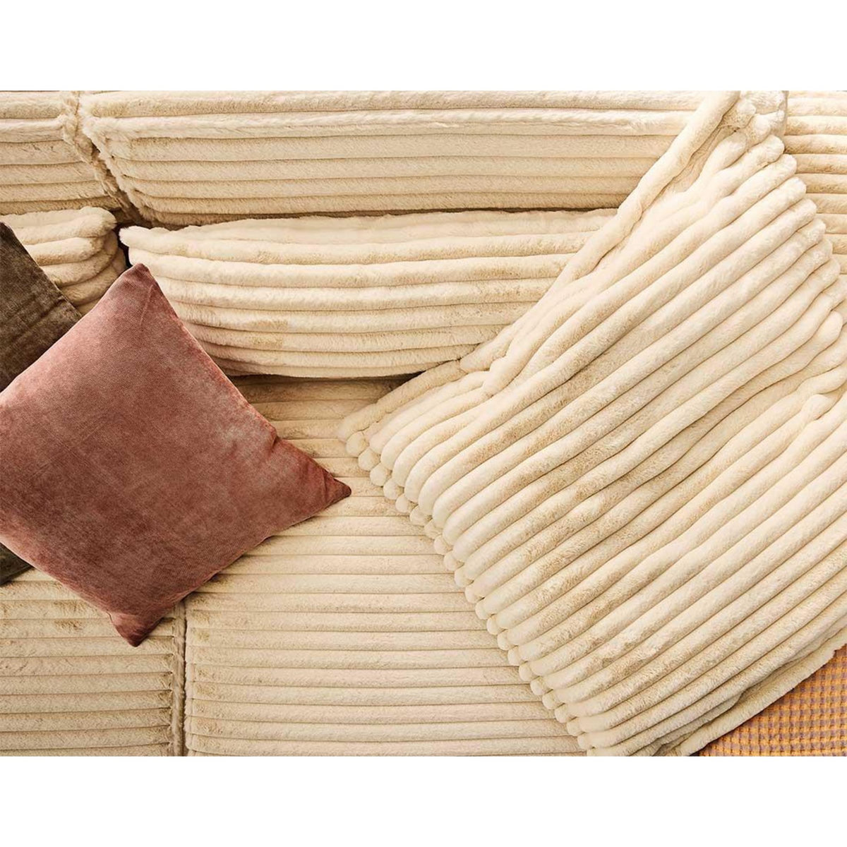 LISA DESIGN Richie - canapé droit 3 places avec double méridienne - assise profonde - en fausse fourrure côtelée