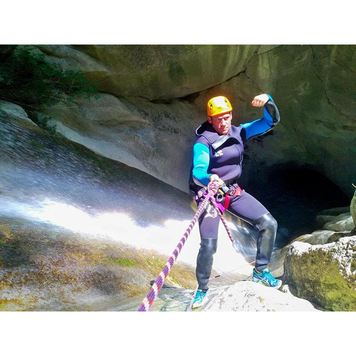 Smartbox Descente du canyon d'Angon près d'Annecy pour 2 personnes - Coffret Cadeau Sport & Aventure