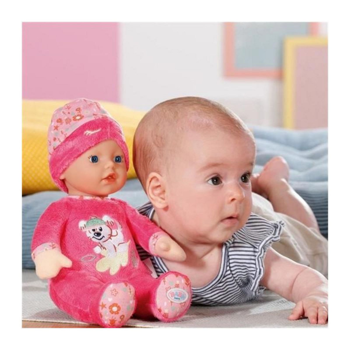 BABY Poupon BABY born Sleepy avec hochet et yeux mobiles