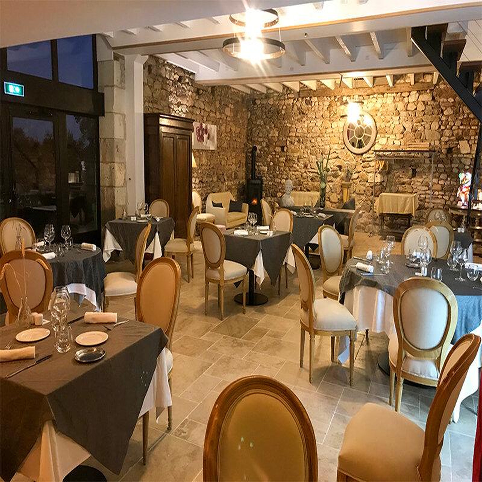 Voir la diapositive 3 : Smartbox 2 jours de charme en hôtel 4* près de poitiers avec dîner aux saveurs du terroir - coffret cadeau séjour