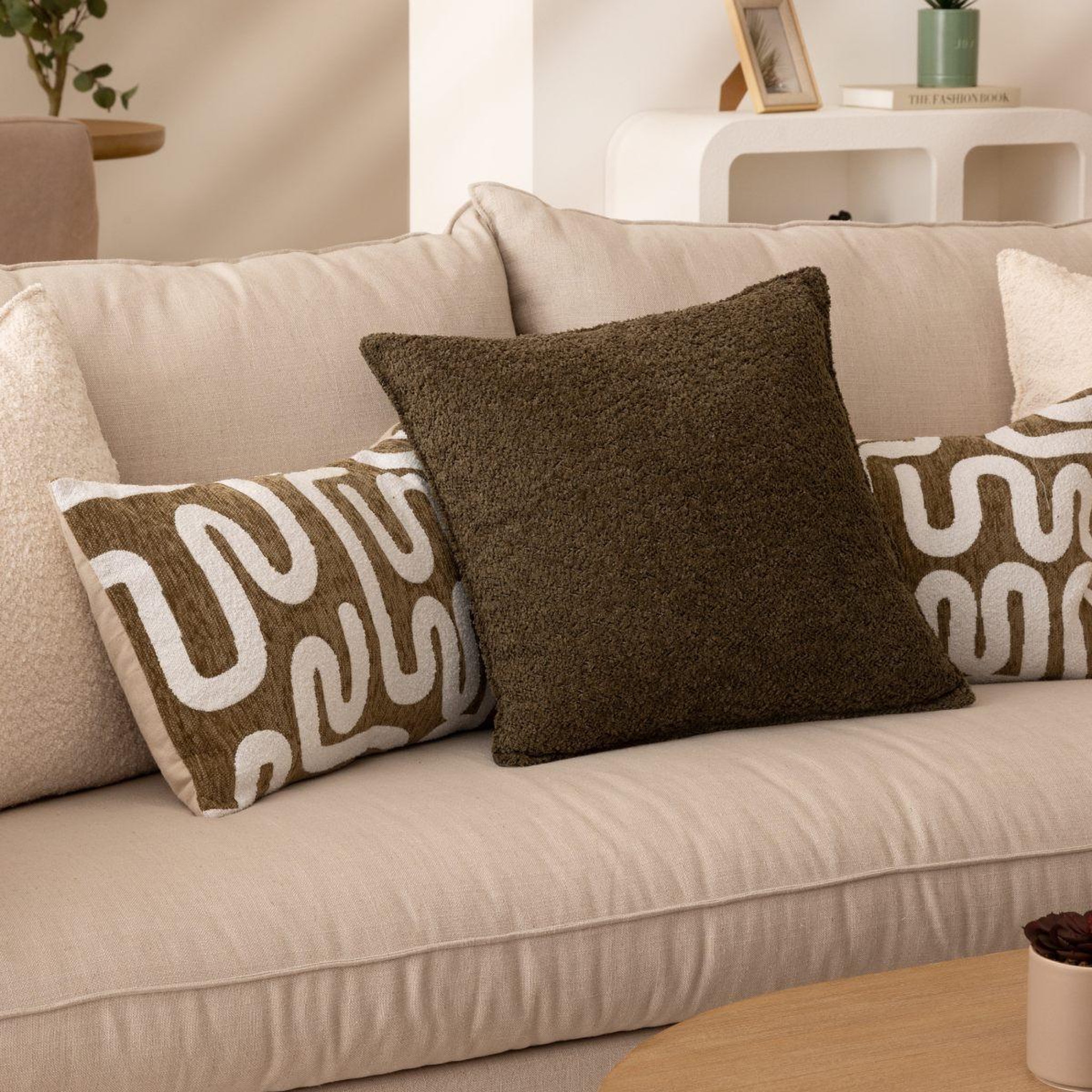 Voir la diapositive 5 : ATMOSPHERA Coussin déco bouclette  soana  45x45cm vert kaki