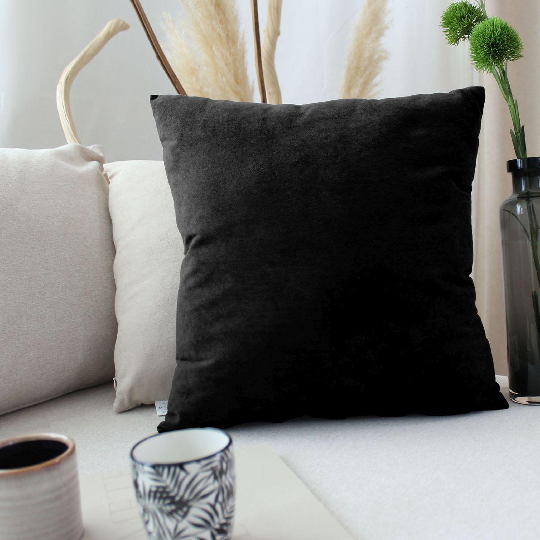 Voir la diapositive 2 : ENJOY HOME Coussin déco en velours  câlin  40x40cm noir