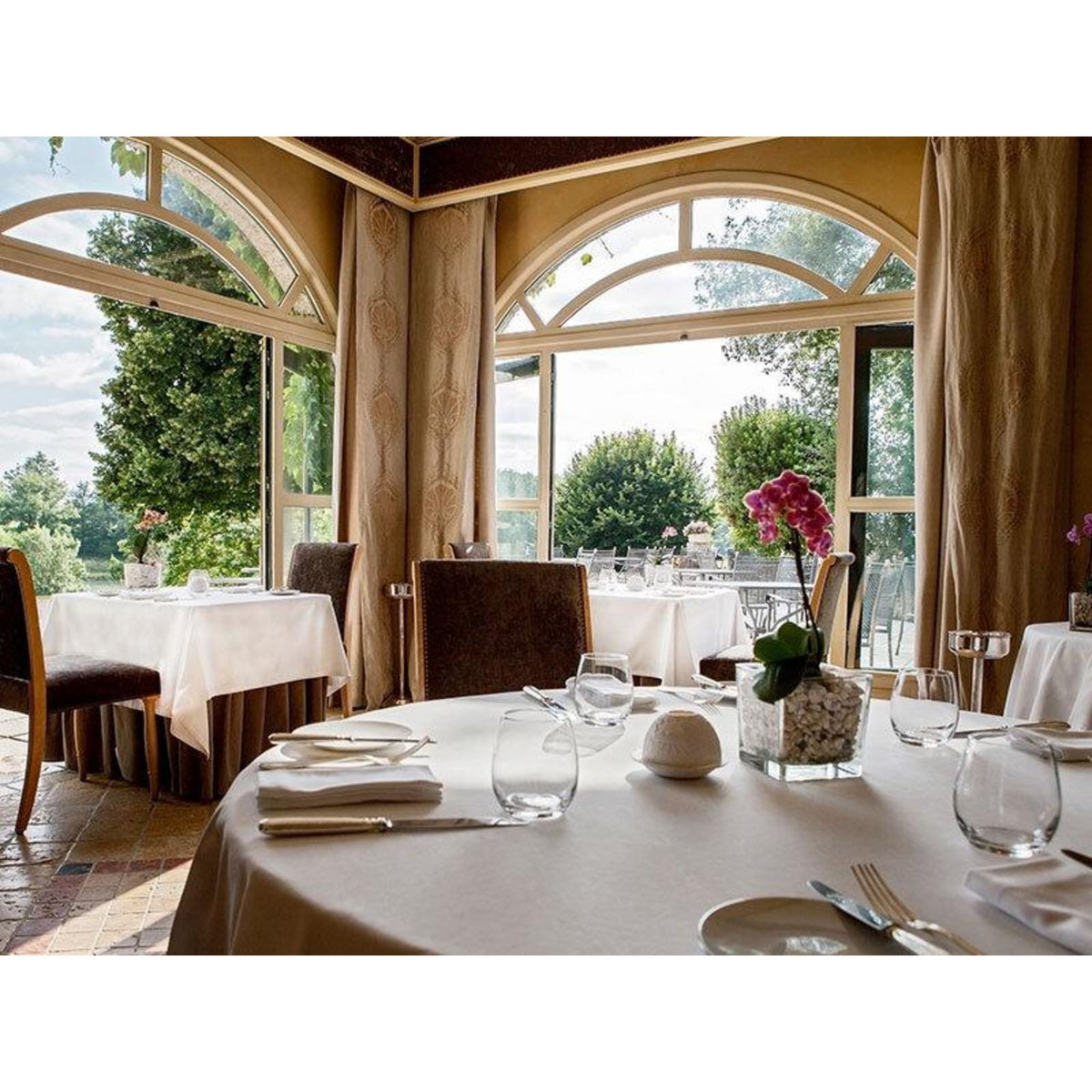 Smartbox Adresses primées : menu 5 plats au restaurant du Château et Relais des Vigiers près de Bergerac - Coffret Cadeau Gastronomie