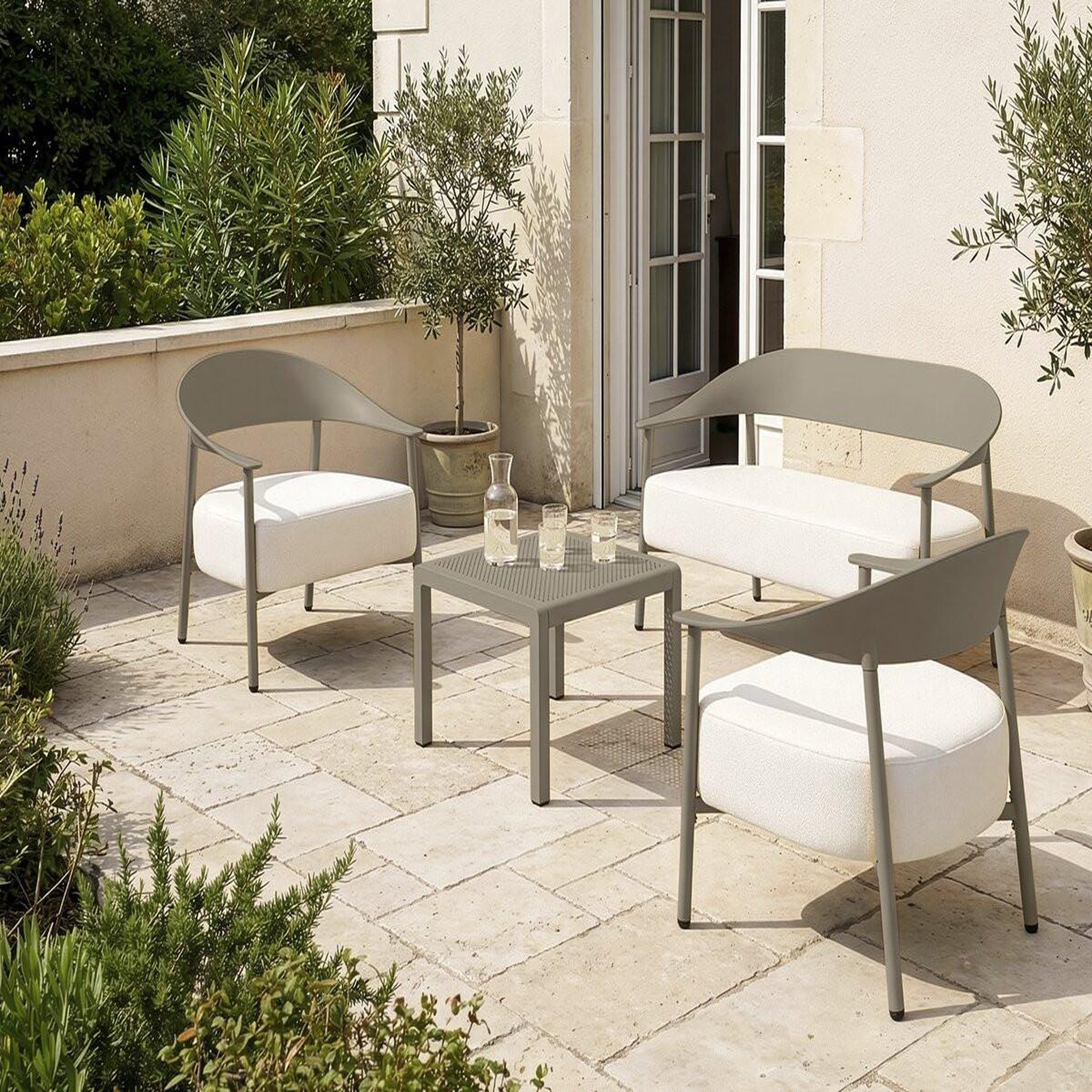 Voir la diapositive 2 : Habitat et Jardin Salon de jardin en métal et plastique  céora  - 4 places - taupe