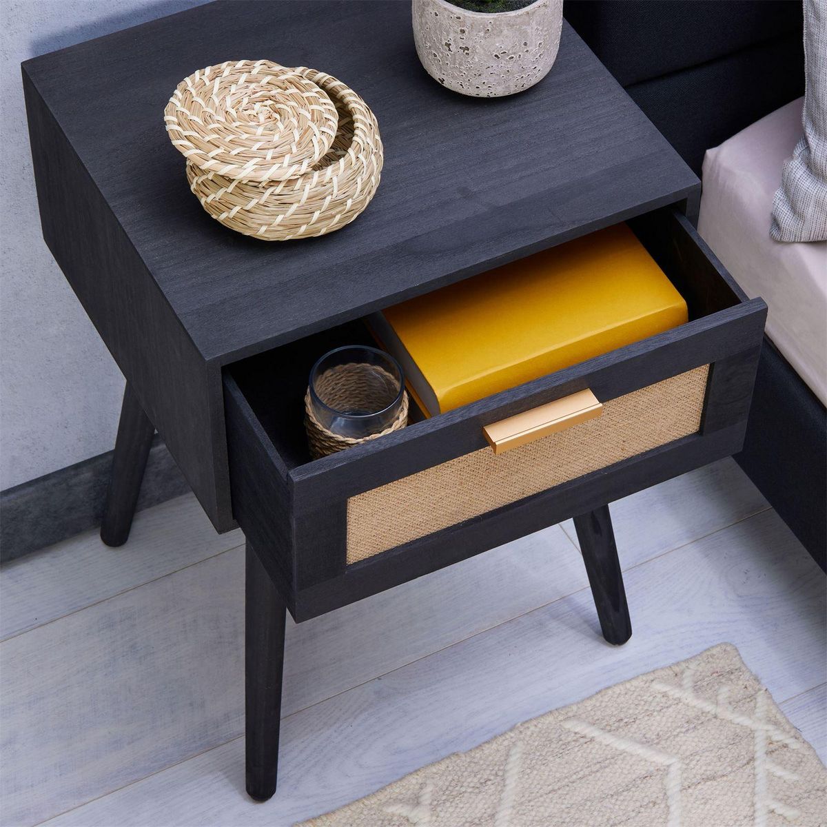 IDIMEX Table de chevet KIRAN 1 tiroir, en bois et lin