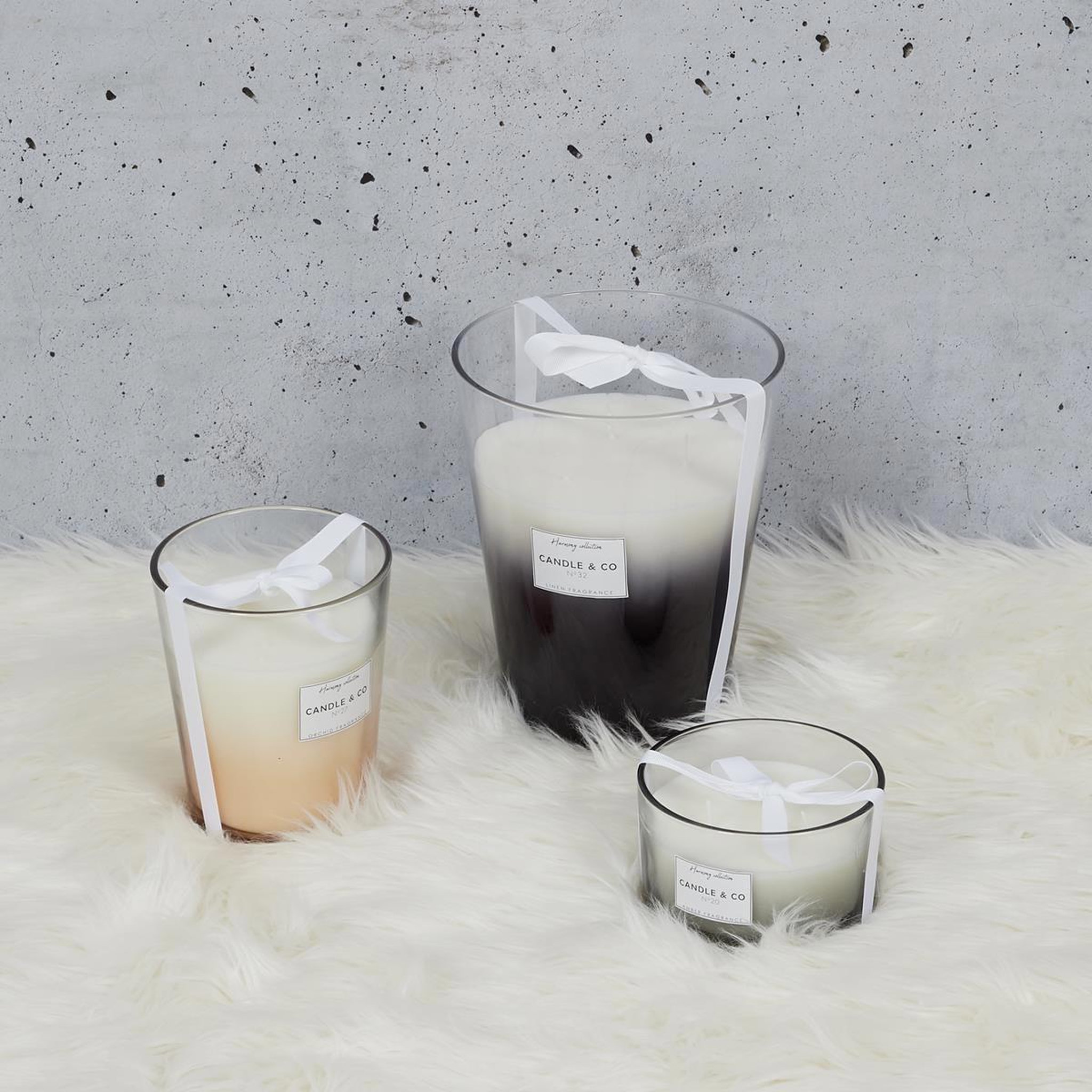 Voir la diapositive 2 : The Home Deco Factory Bougie parfumée 3 mèches  harmony  13cm linge frais
