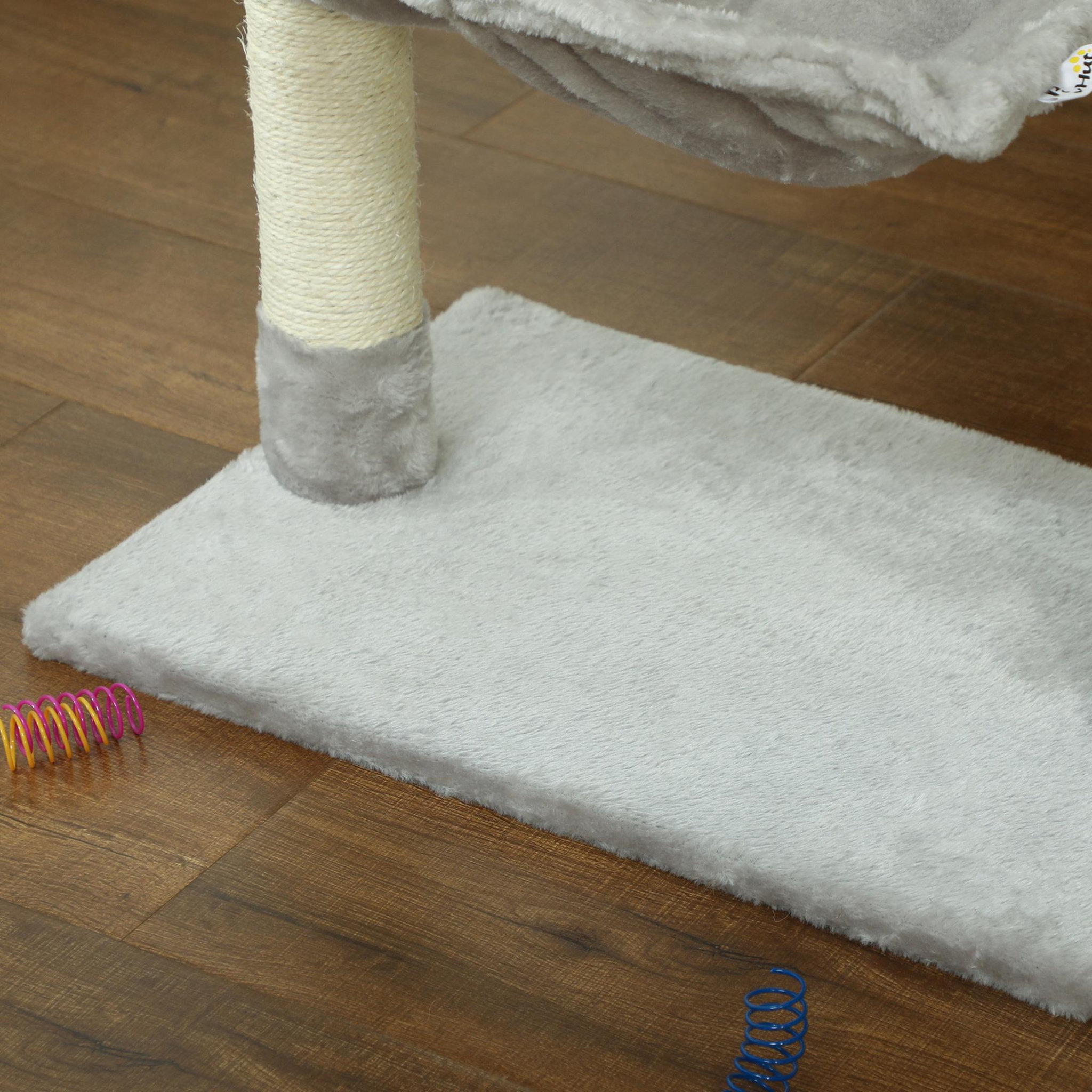 Voir la diapositive 6 : PAWHUT Arbre à chat 3 griffoirs grattoirs sisal naturel plateforme hamac et boule suspendue dim. 50l x 36l x 70h cm peluche haute densité 220 g/m² gris clair