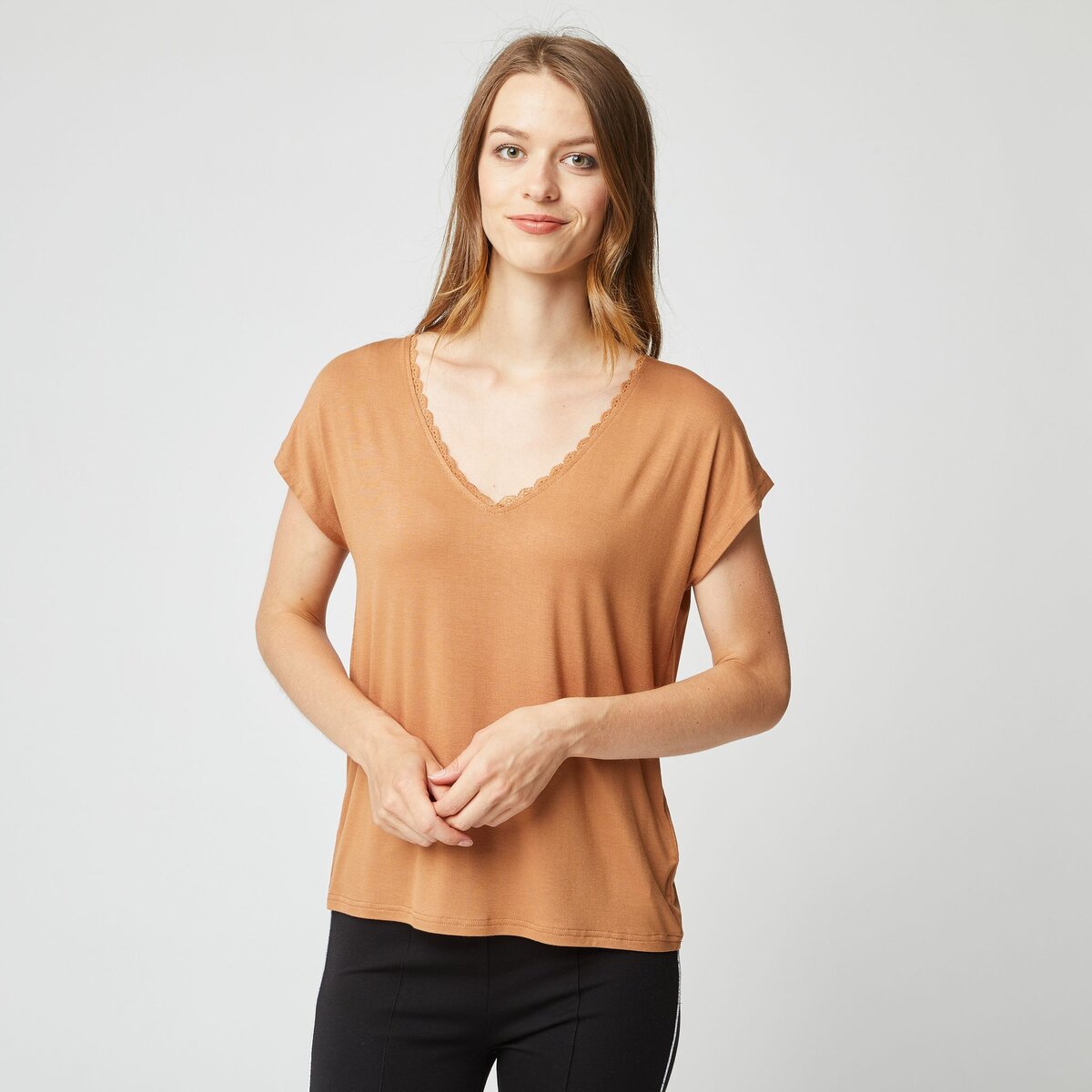 IN EXTENSO T shirt manches courtes beige camel dentelles col v