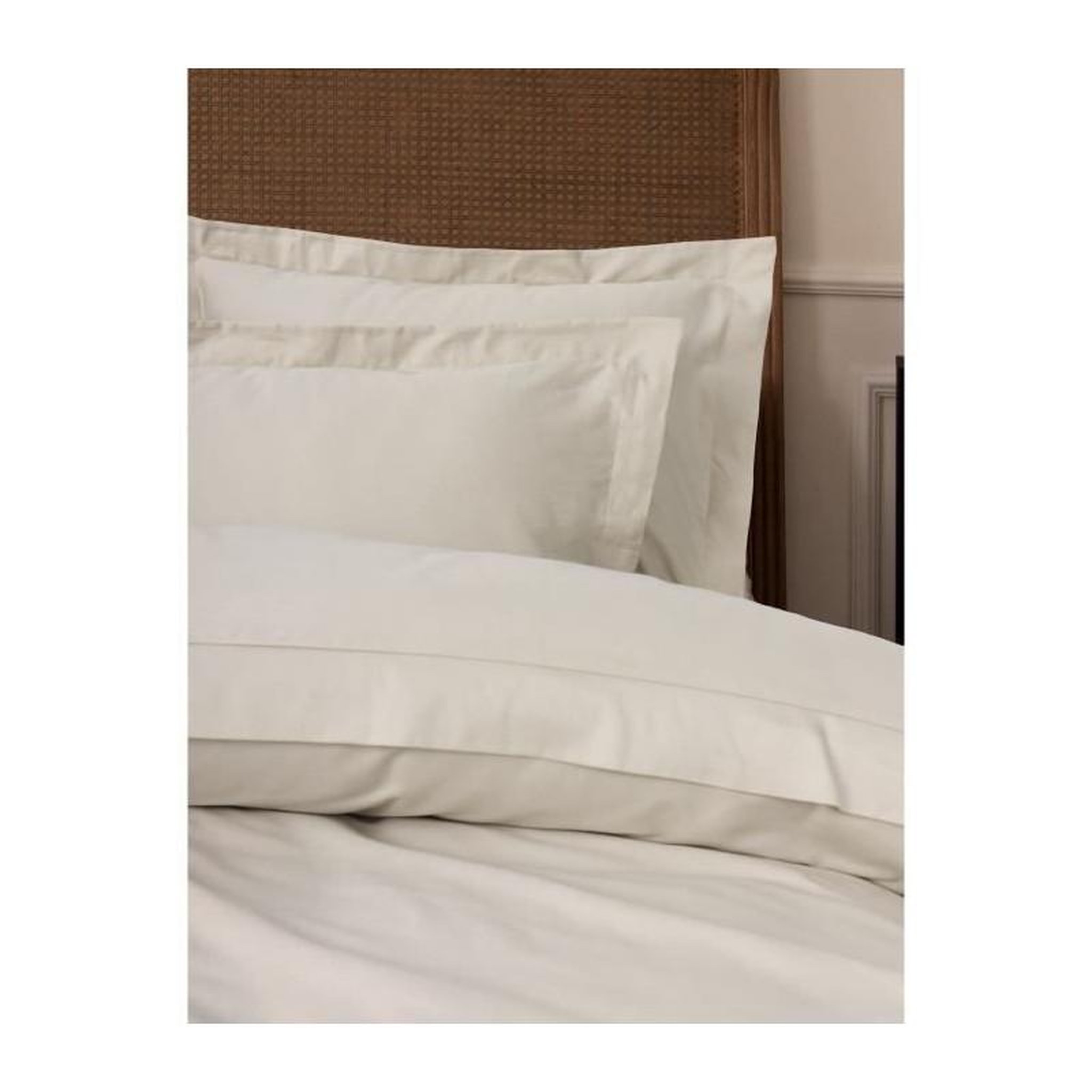 Voir la diapositive 2 : GENERIQUE Parure de lit - 129CTN63975 - 1 housse de couette 220 x 240 cm + 2 taies d'oreiller 60 x 60 cm - Satiné 100% coton - Beige