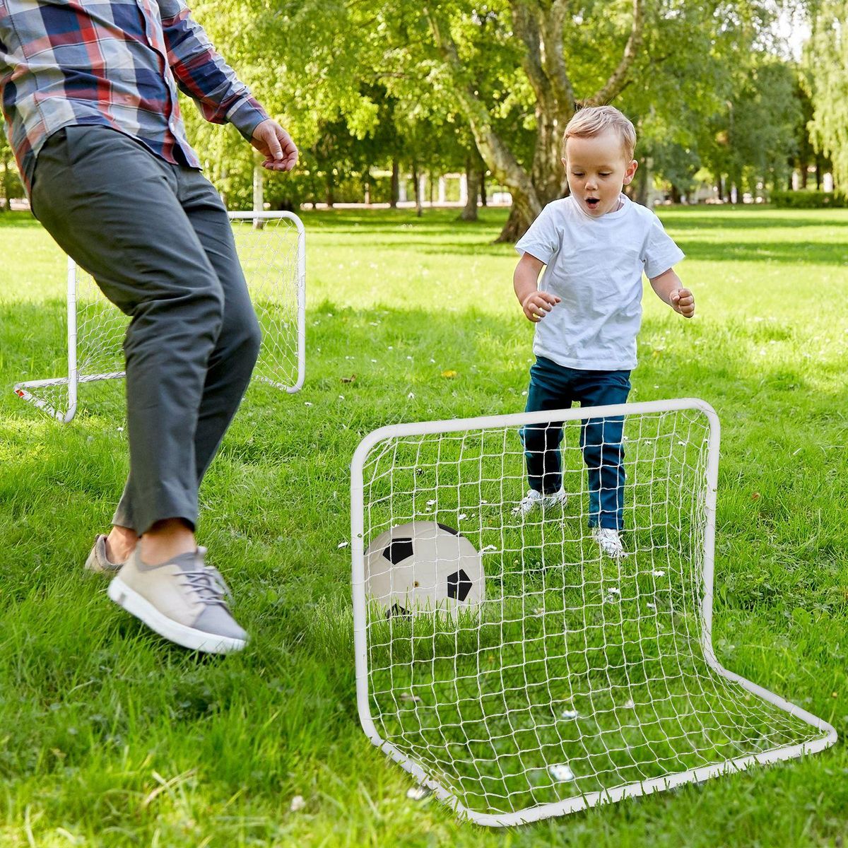HOMCOM Set de 2 mini cages de football pour enfant - ballon, pompe, piquets inclus - 78L x 46l x 56H cm - métal blanc