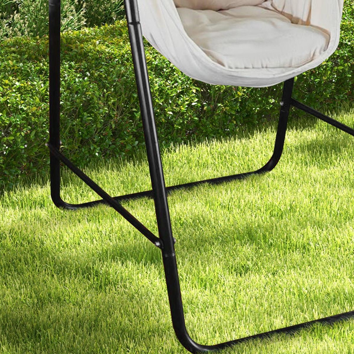 OUTSUNNY Chaise suspendue de jardin avec support et coussin acier noir coton beige