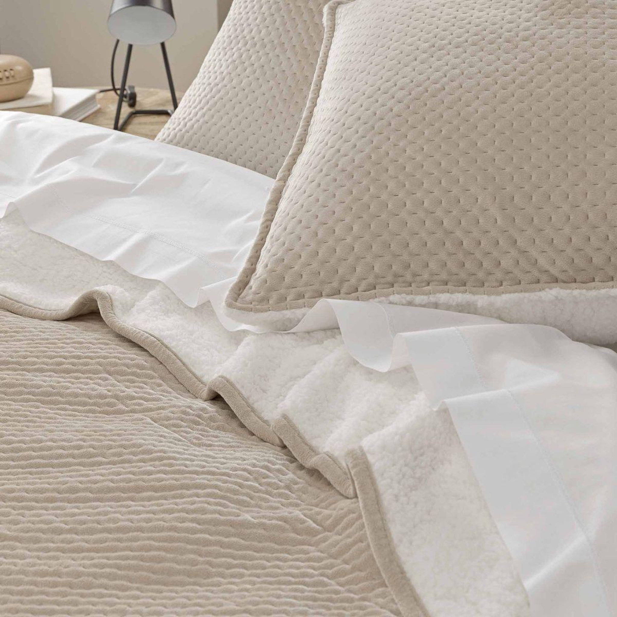 Voir la diapositive 2 : Douceur d'Intérieur Couvre-lit & 2 housses de coussin  mylene  220x240cm lin