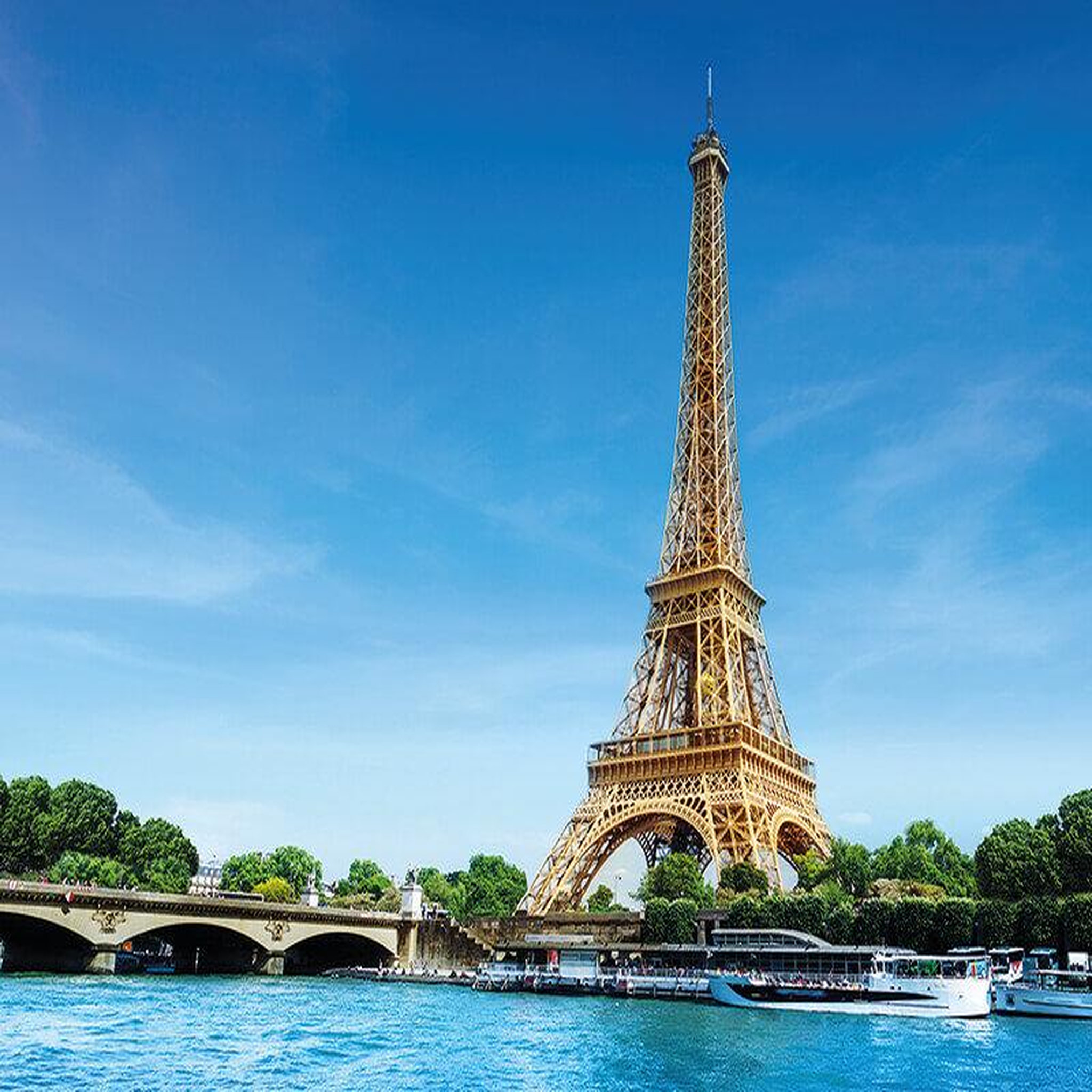 Voir la diapositive 5 : Smartbox Échappée à paris en hôtel 3* ou 4* avec 1h de croisière sur la seine - coffret cadeau multi-thèmes
