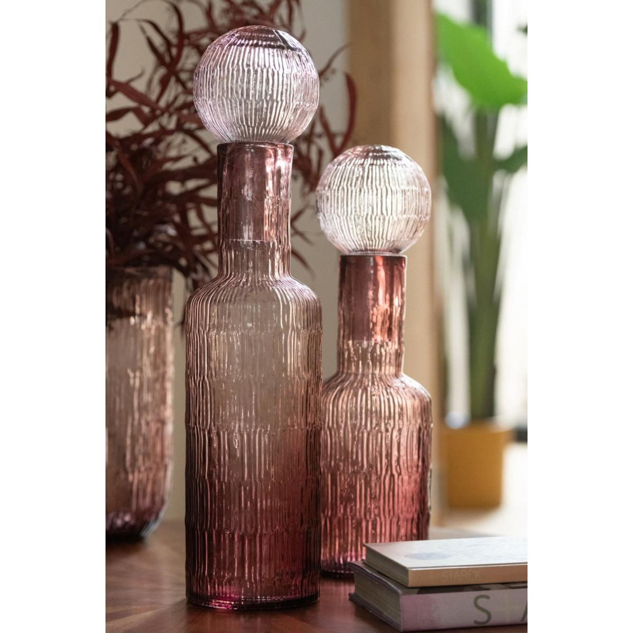 Voir la diapositive 4 : J-LINE Bouteille déco striée en verre  kyoto  54cm bordeaux