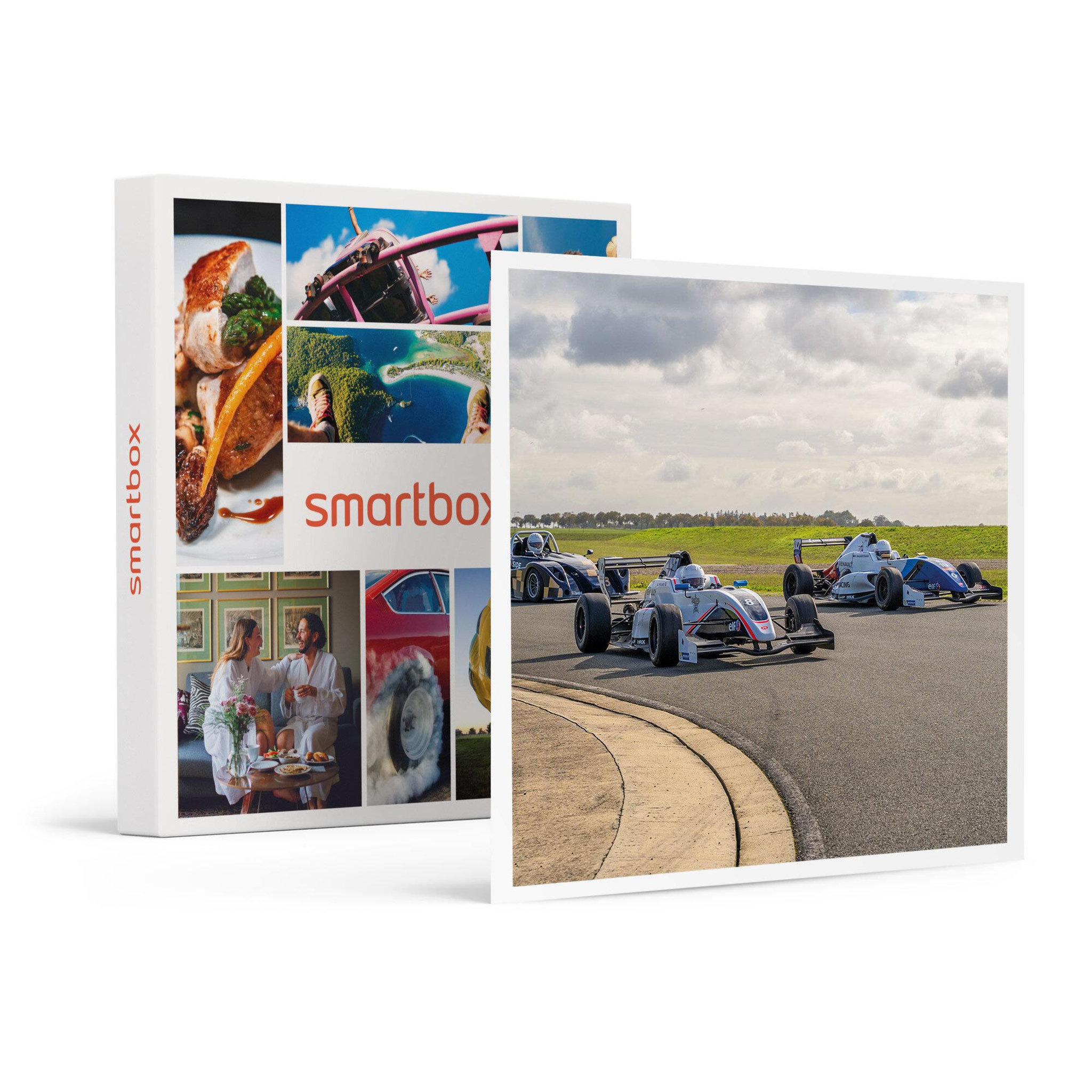 Voir la diapositive 1 : Smartbox Stage de pilotage : 15 à 20 tours de circuit en Formule Renault 2.0 - Coffret Cadeau Sport & Aventure
