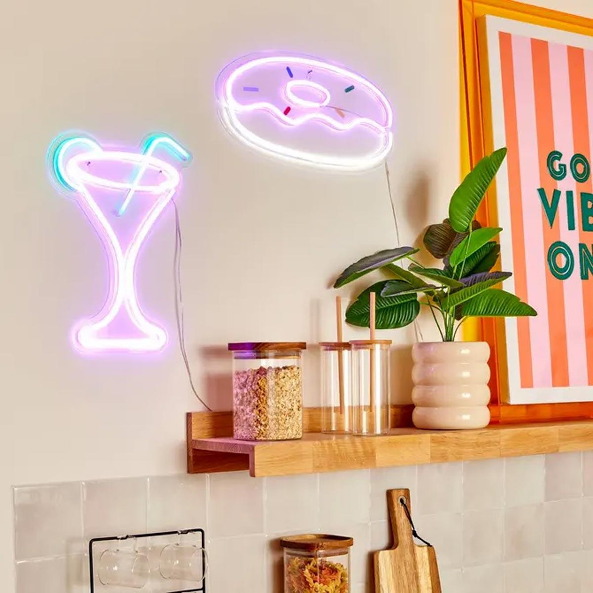 Voir la diapositive 5 : ATMOSPHERA Néon led mural  cocktail  34cm violet
