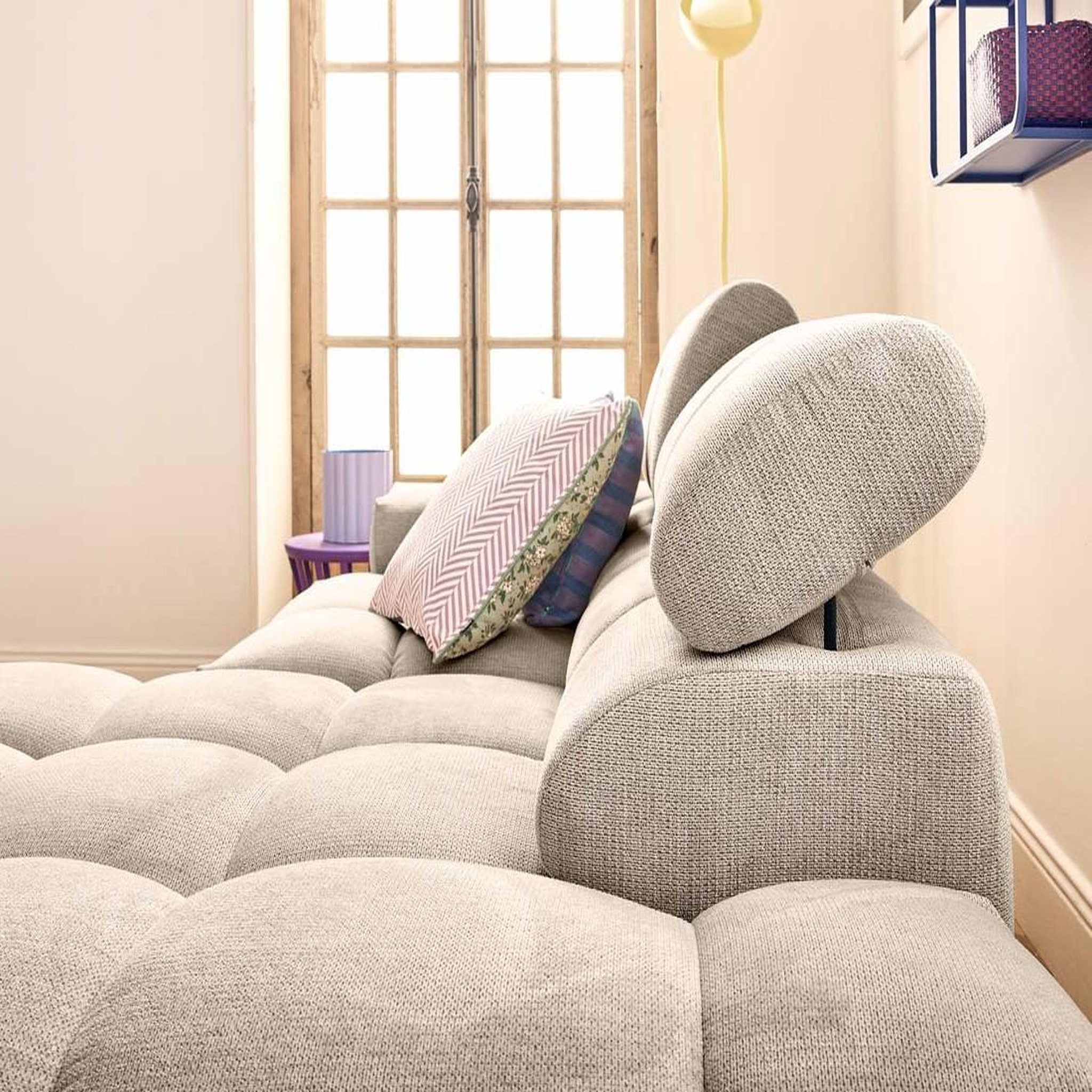 Voir la diapositive 3 : LISA DESIGN Matera - canapé d'angle droit 4 places avec têtières réglables en tissu texturé