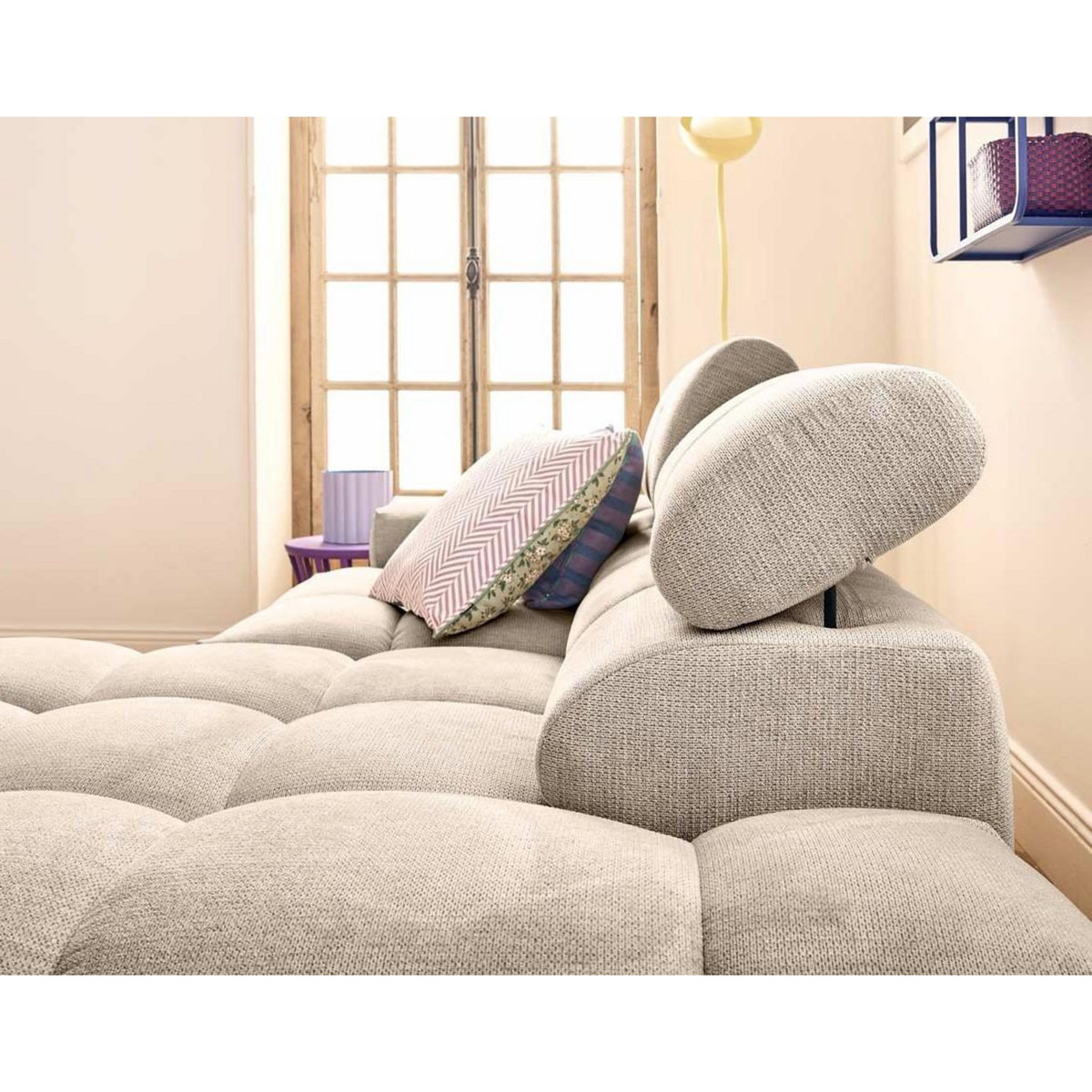 LISA DESIGN Matera - canapé d'angle droit 3 places avec têtières réglables en tissu texturé