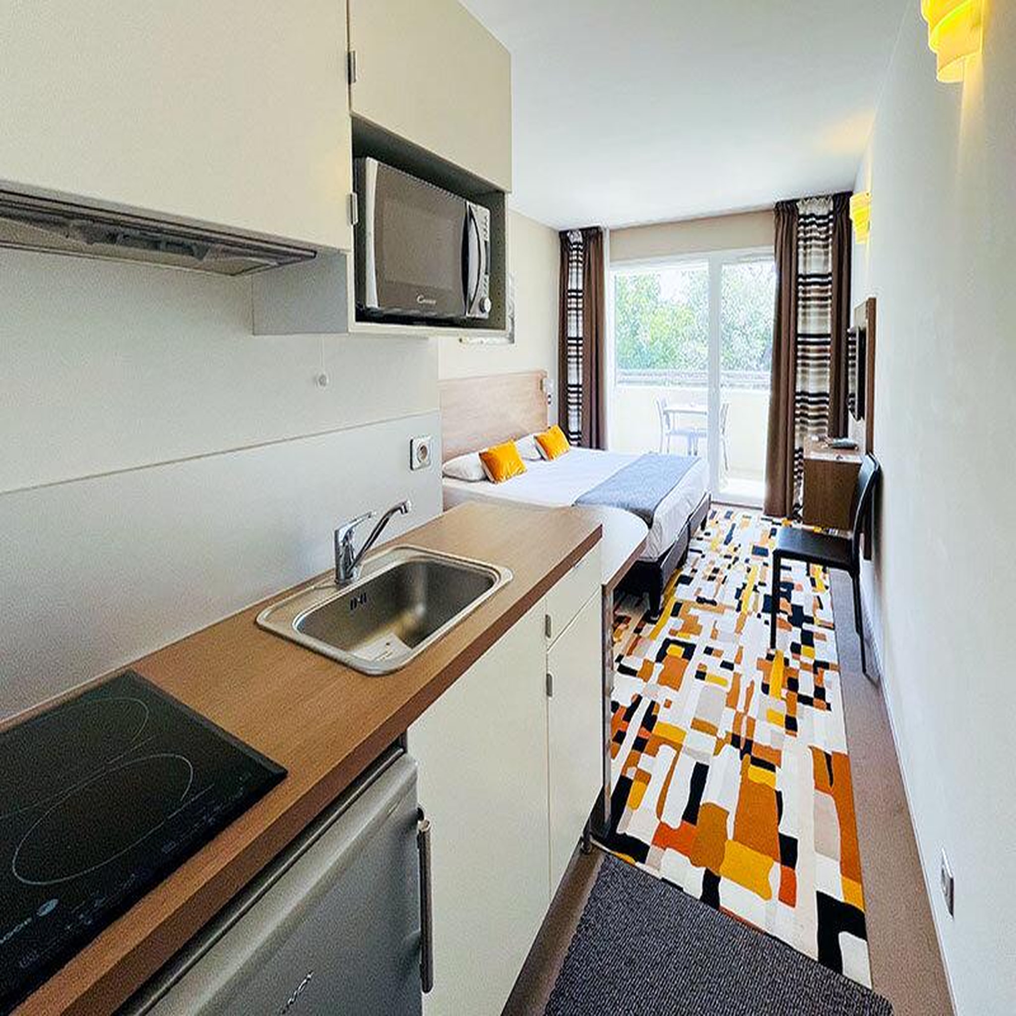 Voir la diapositive 2 : Smartbox Séjour de 2 jours en suite avec accès au spa près de montpellier - coffret cadeau séjour