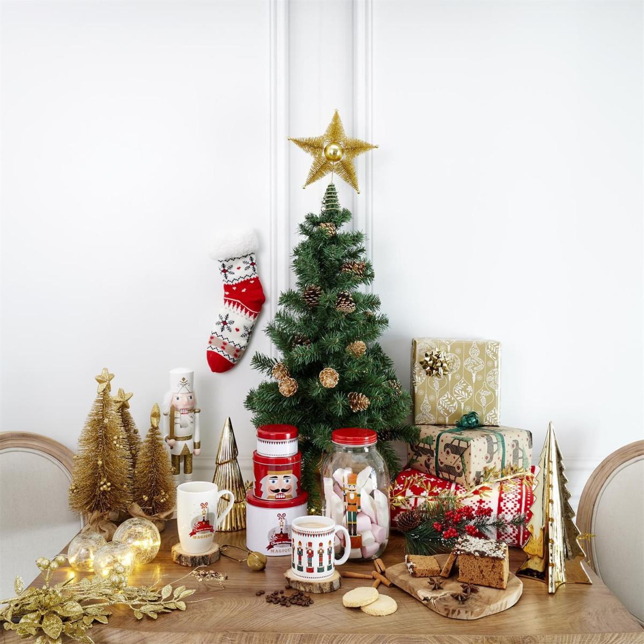 Voir la diapositive 2 : The Home Deco Factory Mug avec infuseur  noël  30cl blanc & or