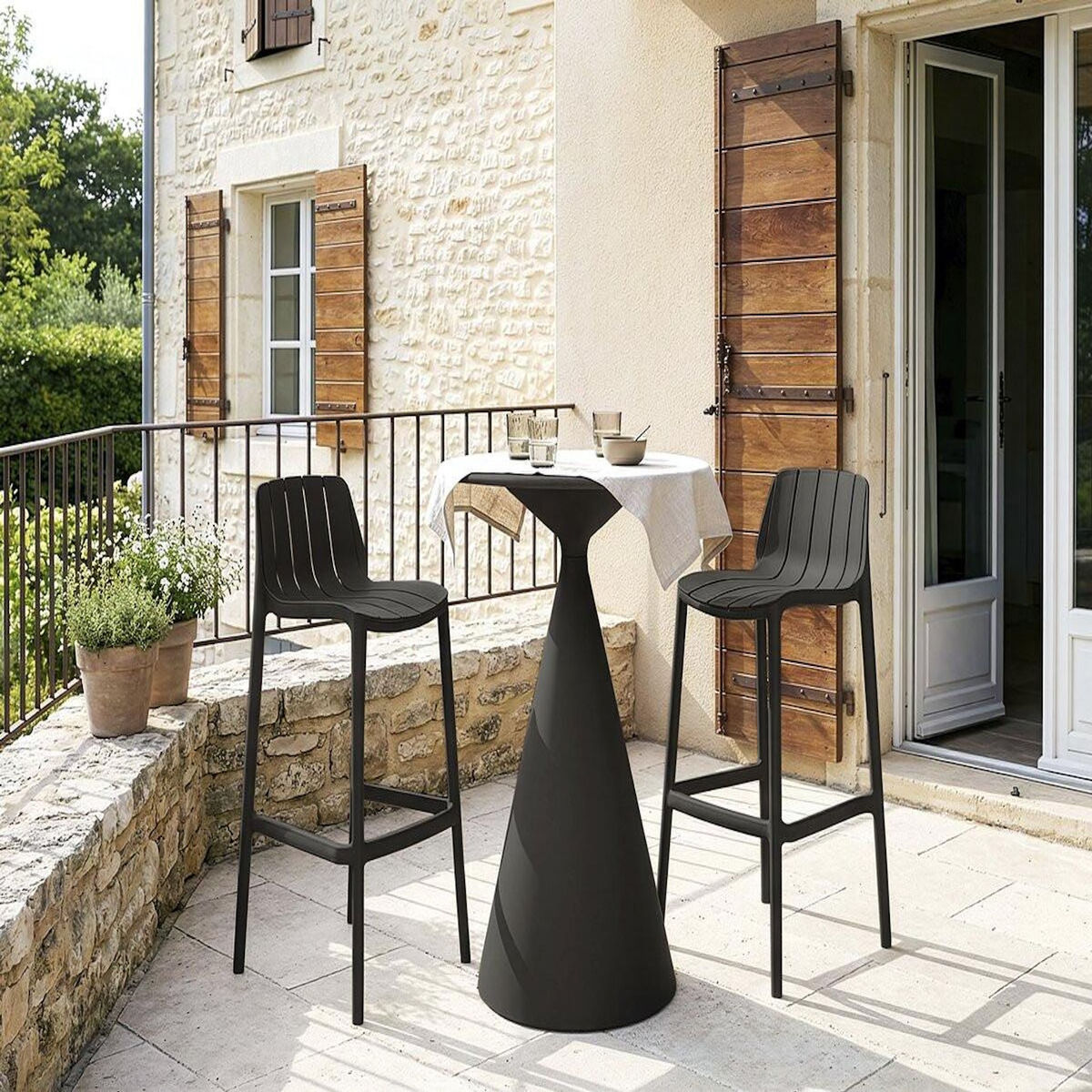 Habitat et Jardin Lot de 2 chaises hautes de jardin empilable  Vaena  - Noir