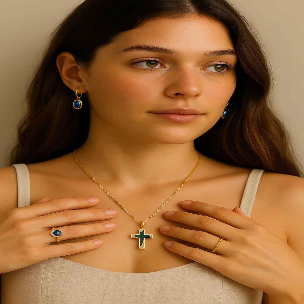 L'ATELIER D'AZUR Pendentif  - Médaille Croix Or 18 Carats 750 Jaune - Malachite et Zirconiums - Chaine Offerte