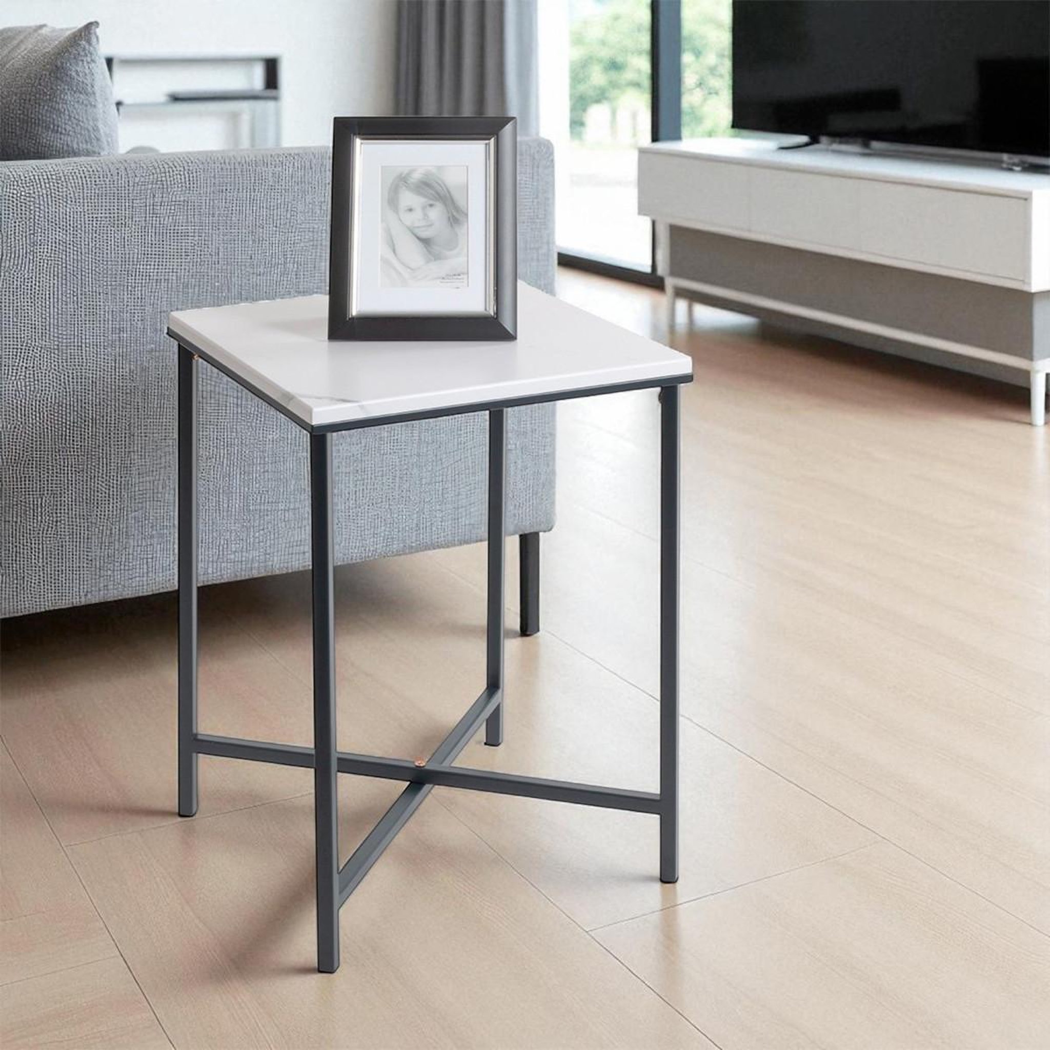 Voir la diapositive 4 : Paris Prix Table d'appoint carrée effet marbre  alba  55cm noir