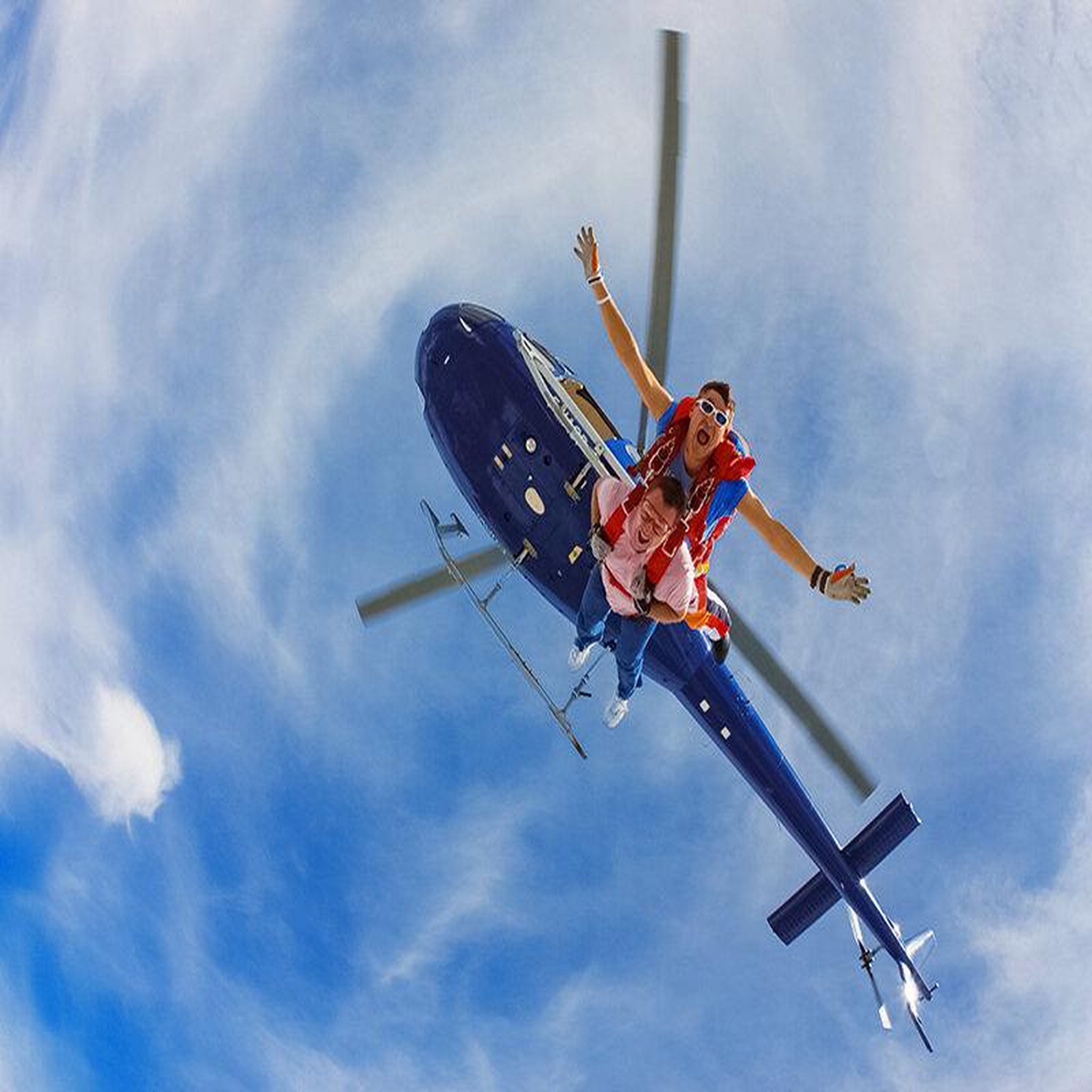 Voir la diapositive 2 : Smartbox Saut en parachute à 3.000 mètres d'altitude entre auxerre et troyes - coffret cadeau sport & aventure