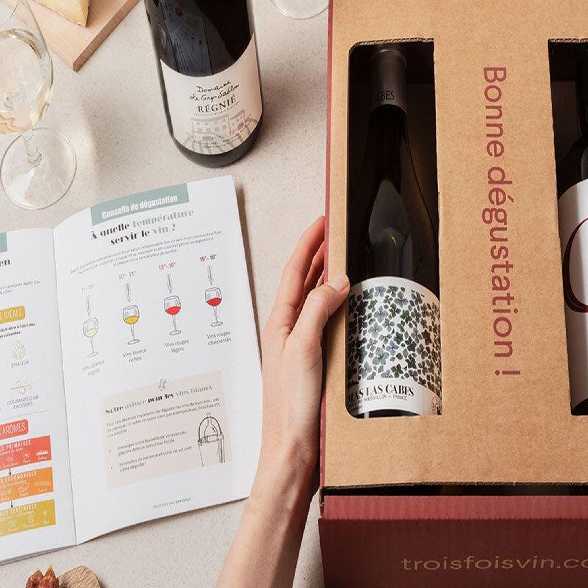 Voir la diapositive 2 : Smartbox Coffret pépites de vignerons : 3 grands vins et livret de dégustation pour 2 - coffret cadeau gastronomie