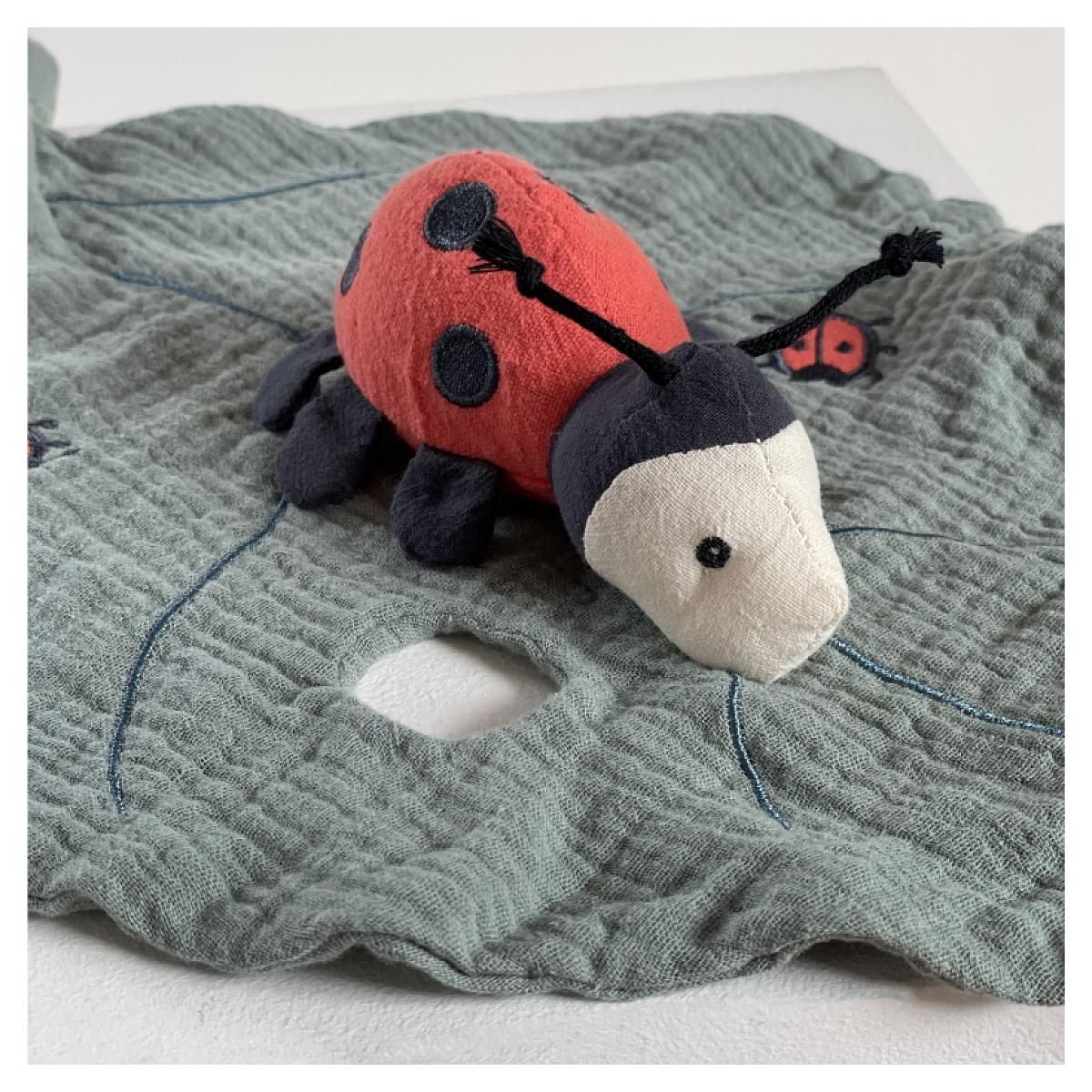 EGMONT TOYS Doudou coccinelle en gaze de coton