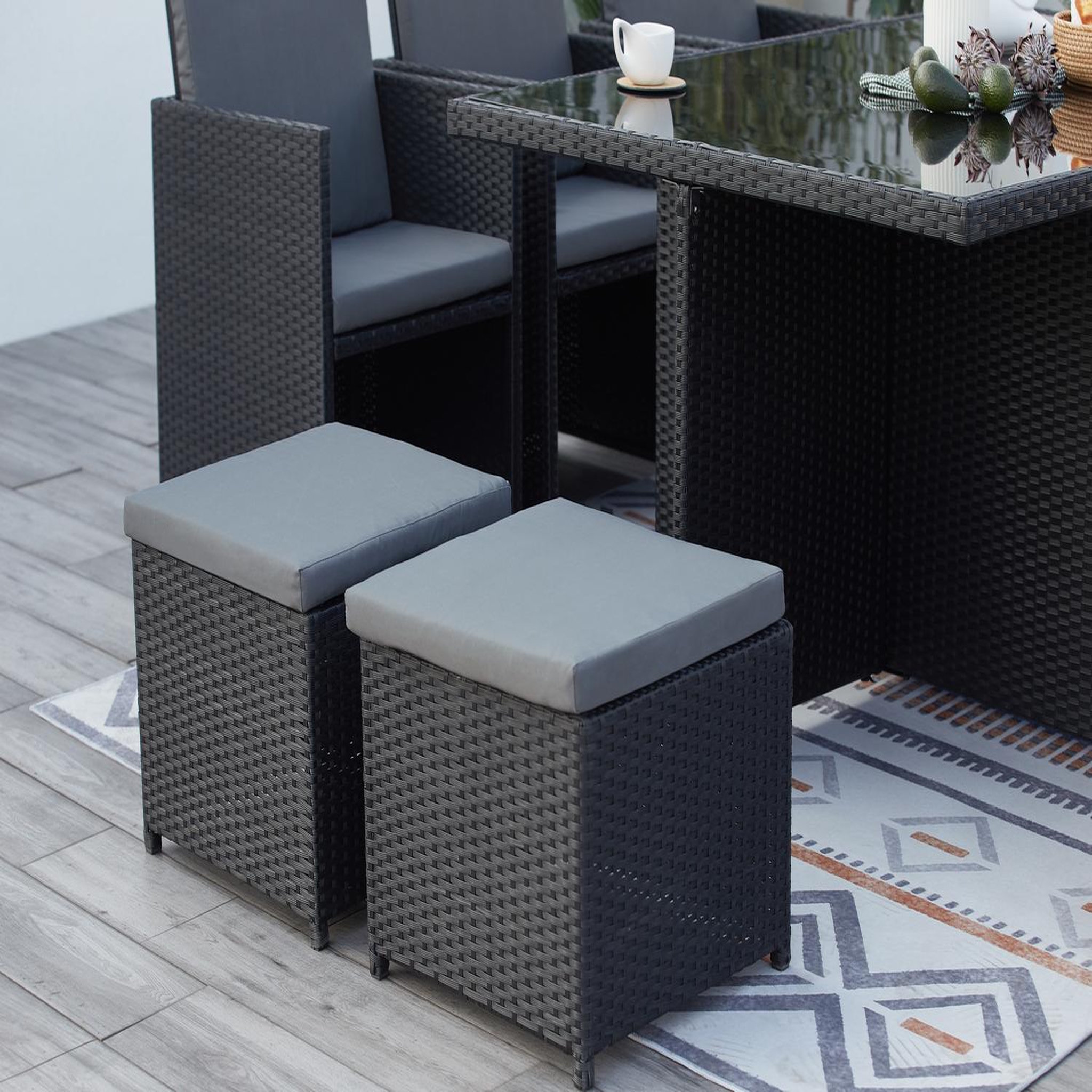 Voir la diapositive 5 : CONCEPT USINE Table et chaises 10 places encastrables en résine noir-gris monaco