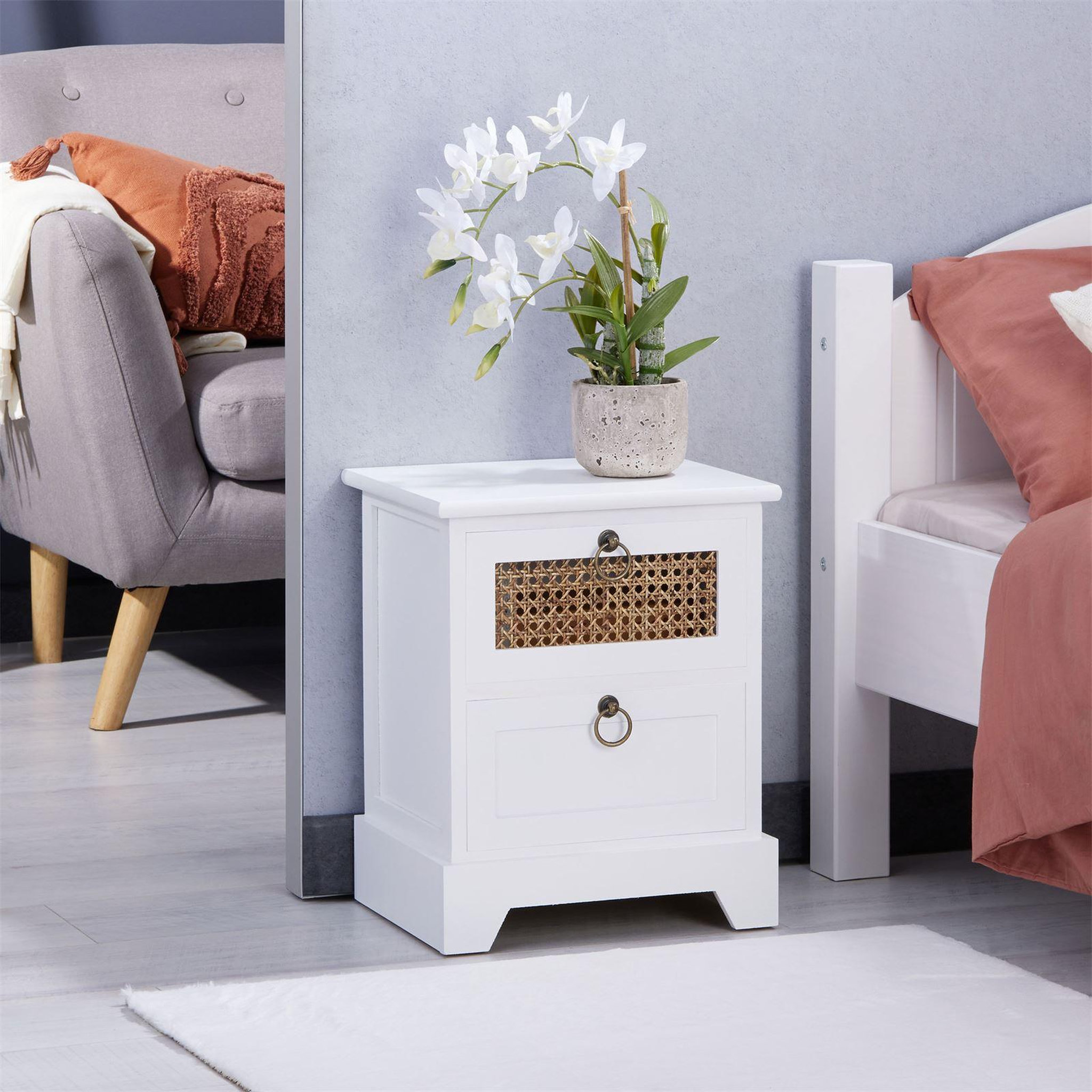 Voir la diapositive 2 : IDIMEX Table de chevet PADMA 2 tiroirs, en bois et rotin