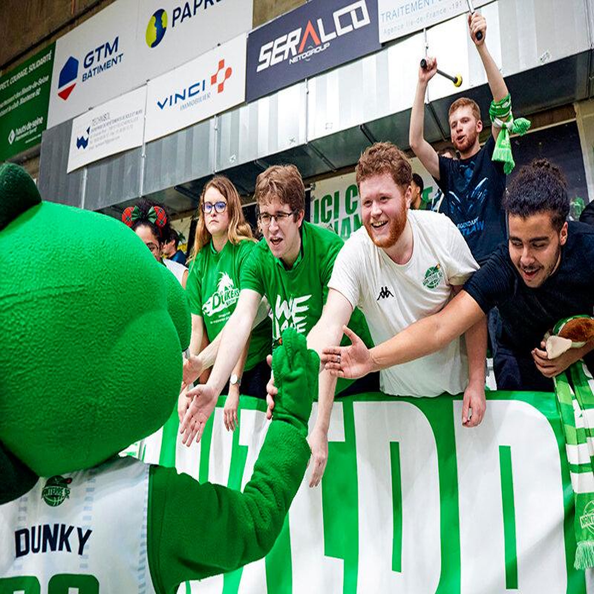 Voir la diapositive 2 : Smartbox Accès VIP pour 2 à un match de basketball du Nanterre 92 avec cocktail dînatoire et goodies - Coffret Cadeau Sport & Aventure