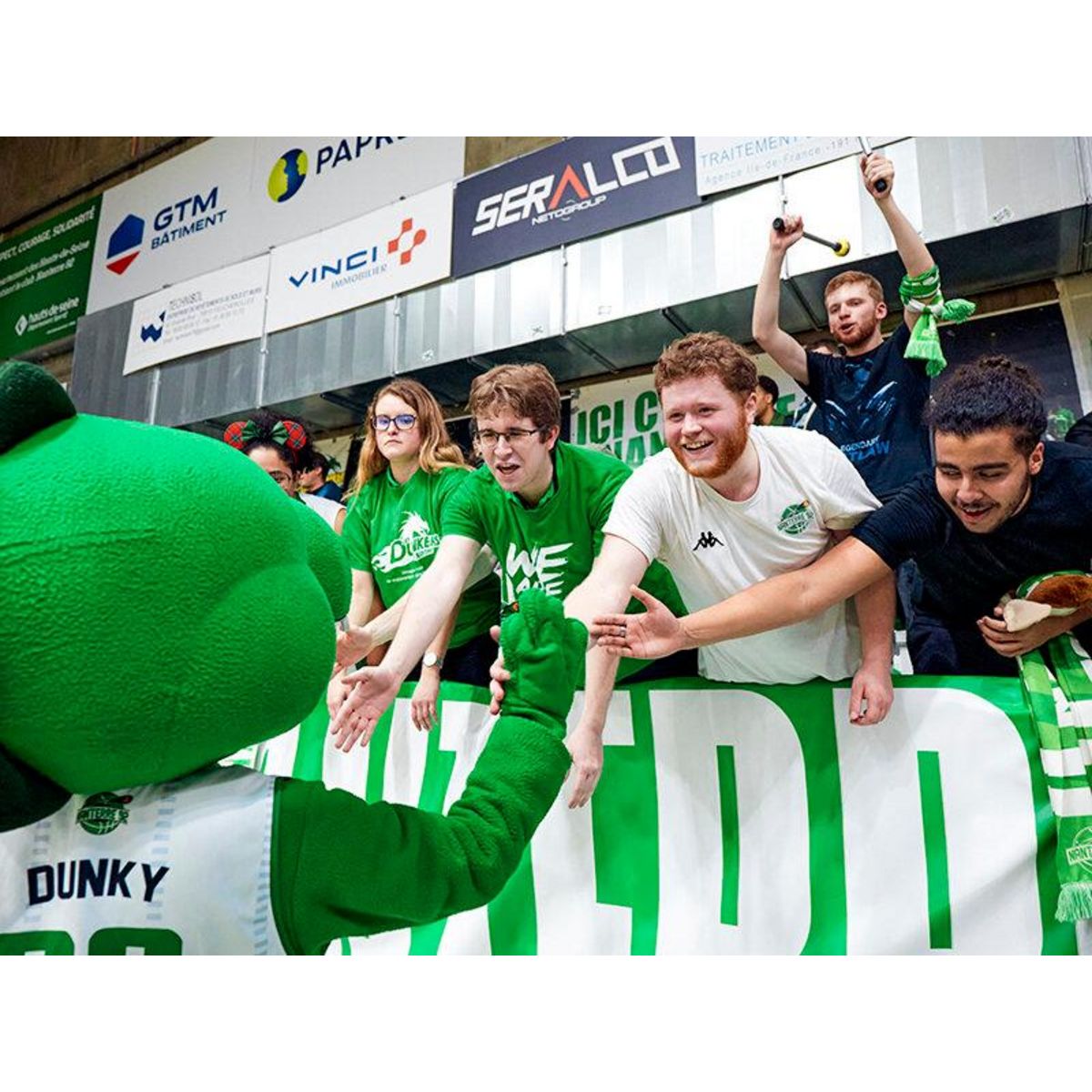 Smartbox Accès VIP pour 2 à un match de basketball du Nanterre 92 avec cocktail dînatoire et goodies - Coffret Cadeau Sport & Aventure