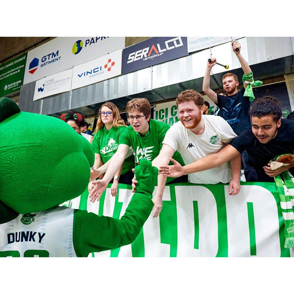 Smartbox Accès VIP pour 2 à un match de basketball du Nanterre 92 avec cocktail dînatoire et goodies - Coffret Cadeau Sport & Aventure