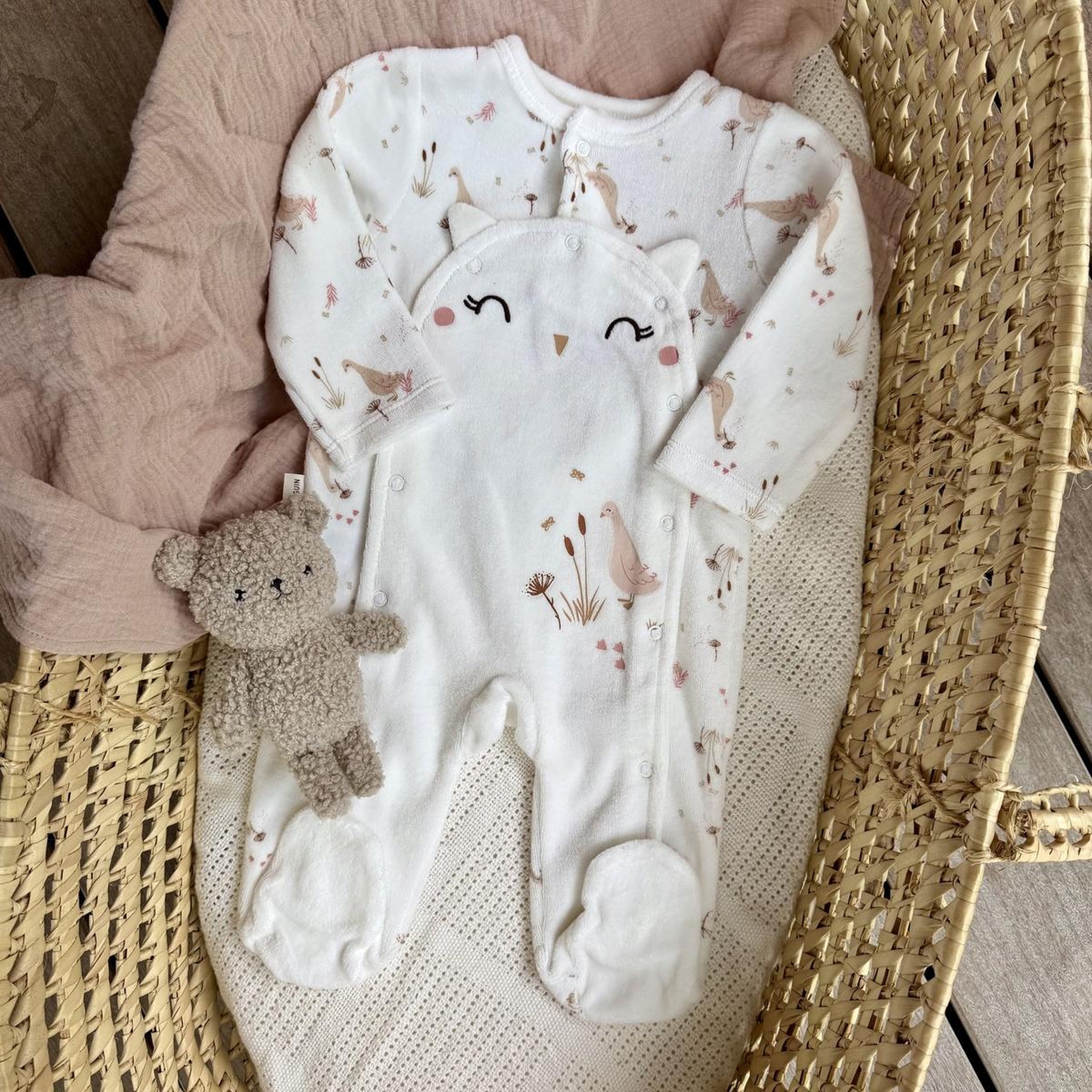 Voir la diapositive 5 : PETIT BEGUIN Pyjama bébé en velours ouverture pont Margot