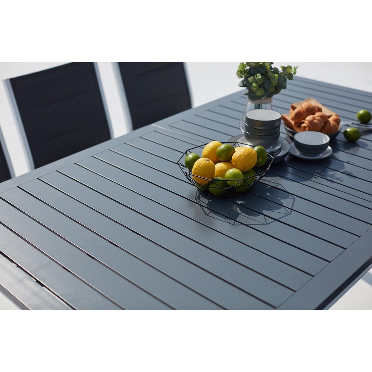 CONCEPT USINE Table de jardin extensible et 10 chaises alu-toile PVC blanc AREZZO