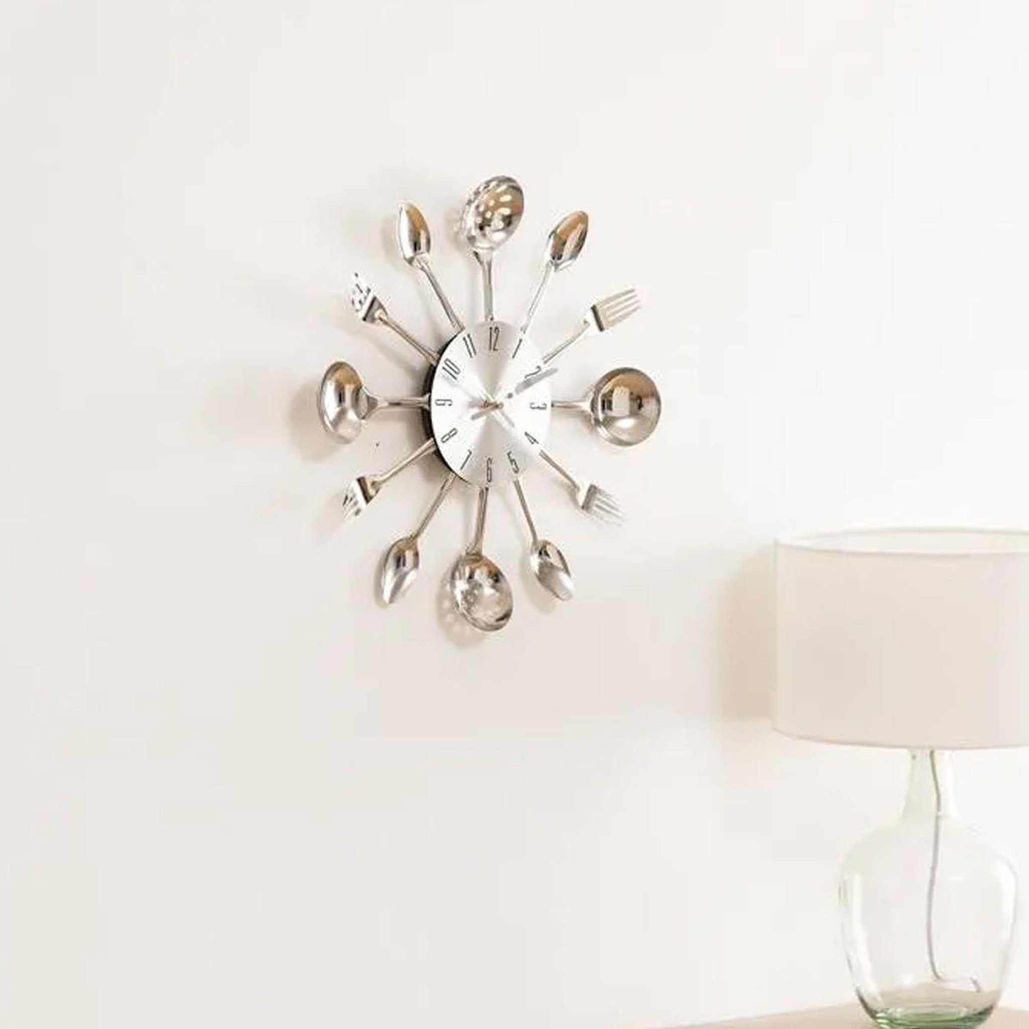 Voir la diapositive 3 : ATMOSPHERA Pendule Ustensiles - Diam. 38 cm - Argent