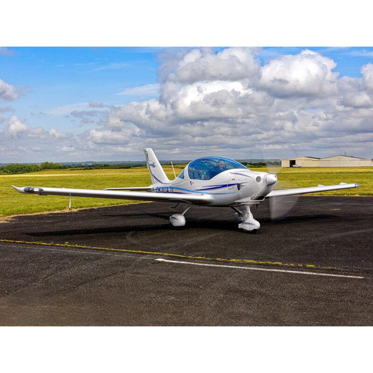 Smartbox Baptême de 45 minutes en ULM avec survol de la Loire près de Nantes - Coffret Cadeau Sport & Aventure