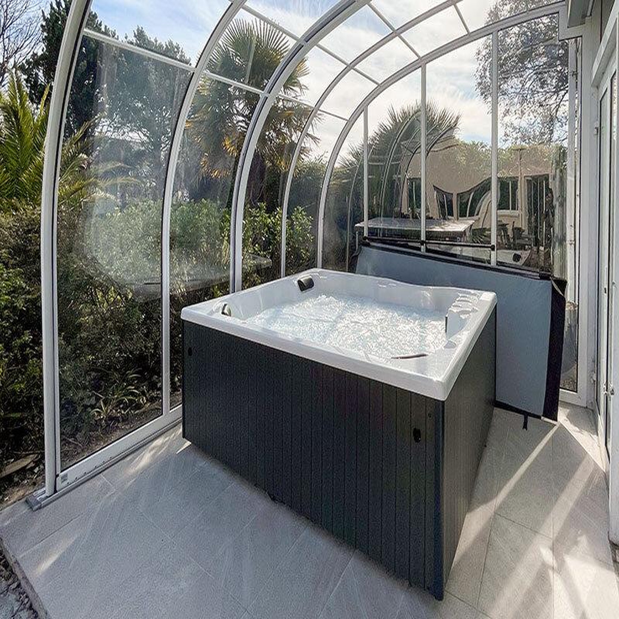 Voir la diapositive 4 : Smartbox 2 jours en hôtel avec accès au bain bouillonnant privatif près de lannion - coffret cadeau séjour