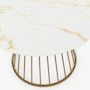 Voir la diapositive 5 : ID MARKET Table à manger ronde YUNA 6 personnes pied filaire laiton et plateau effet marbre blanc ALASKA 110 cm