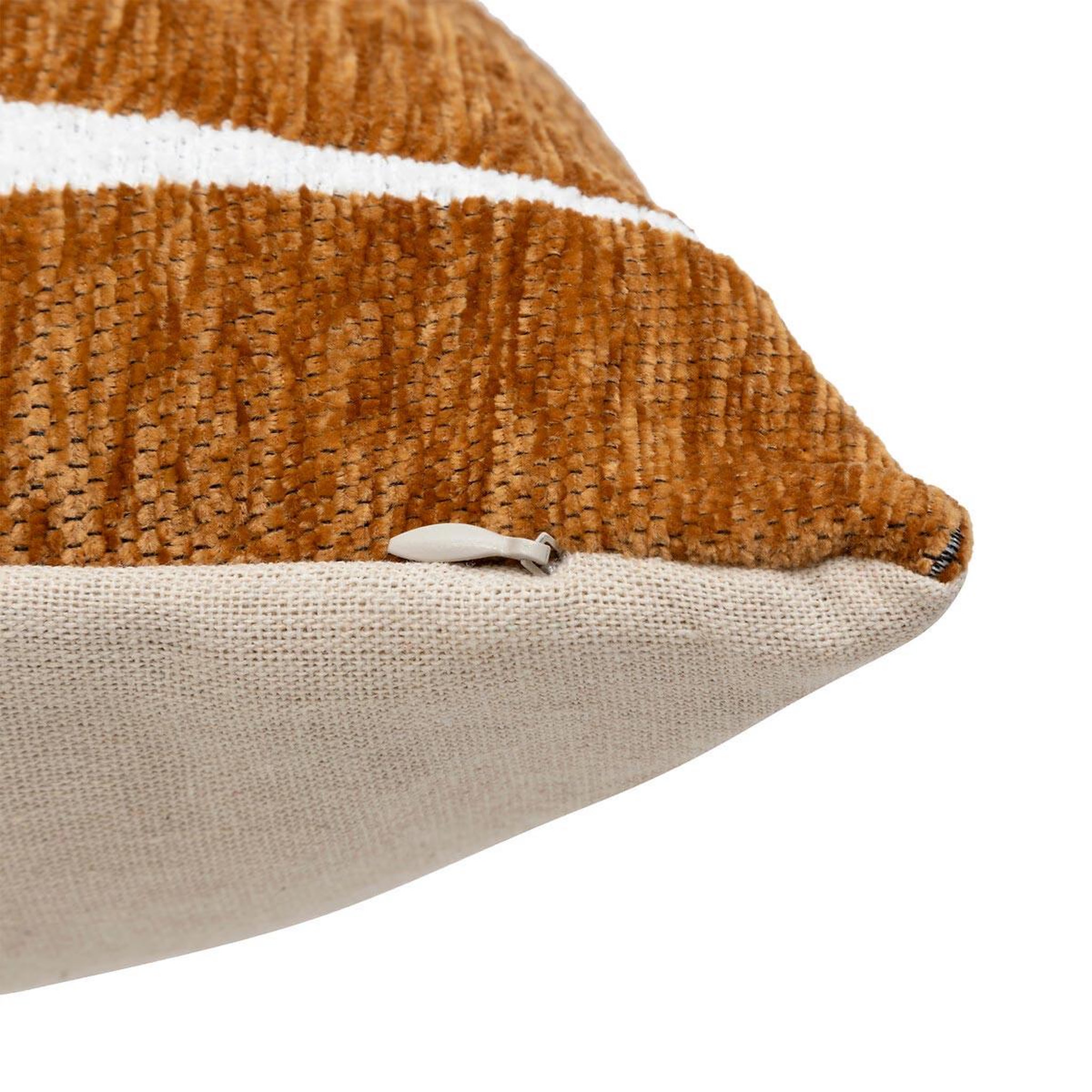 Voir la diapositive 3 : ATMOSPHERA Housse de coussin chenille  jeni  30x50cm caramel
