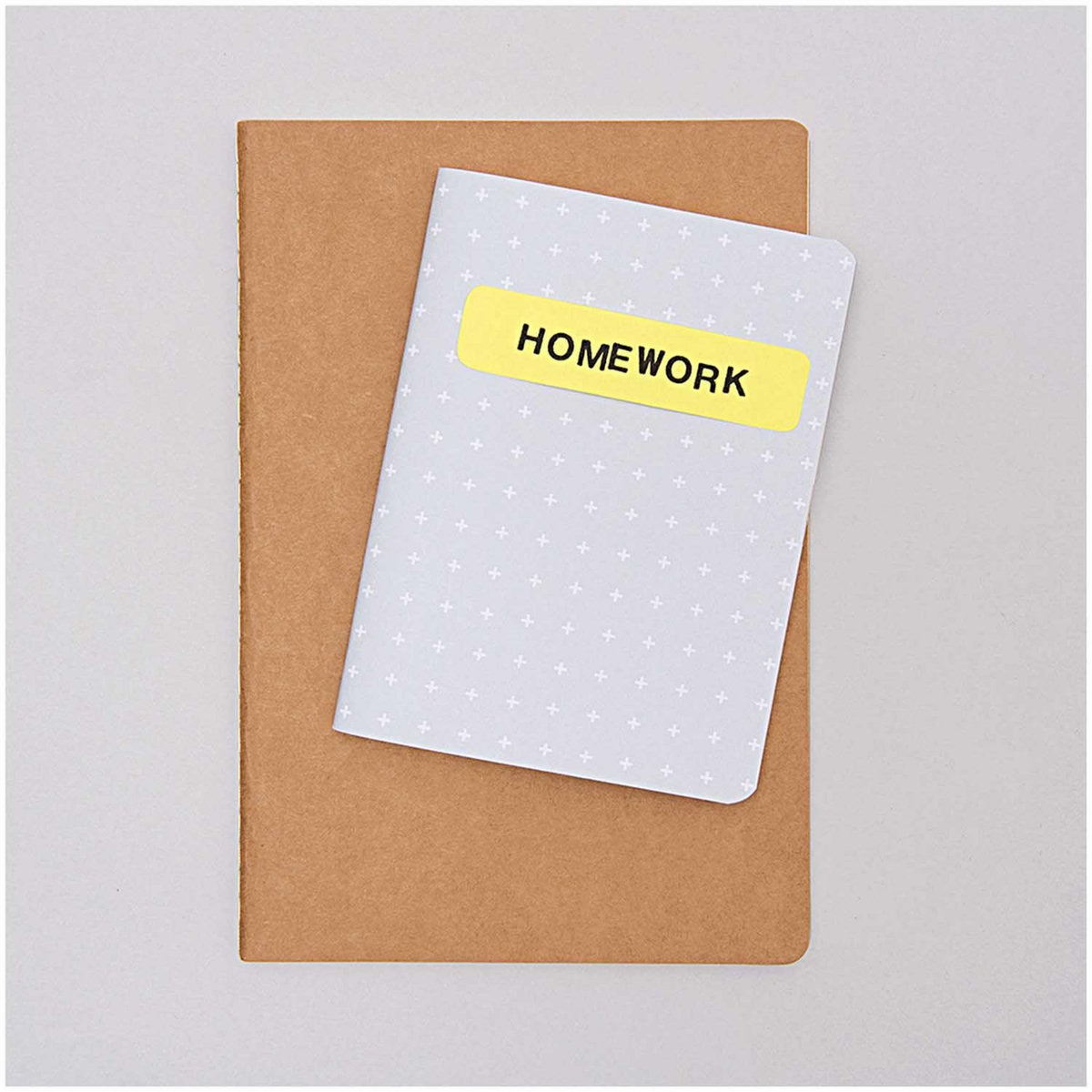 RICO DESIGN Tampons bois en lettres et chiffres - caractères simples