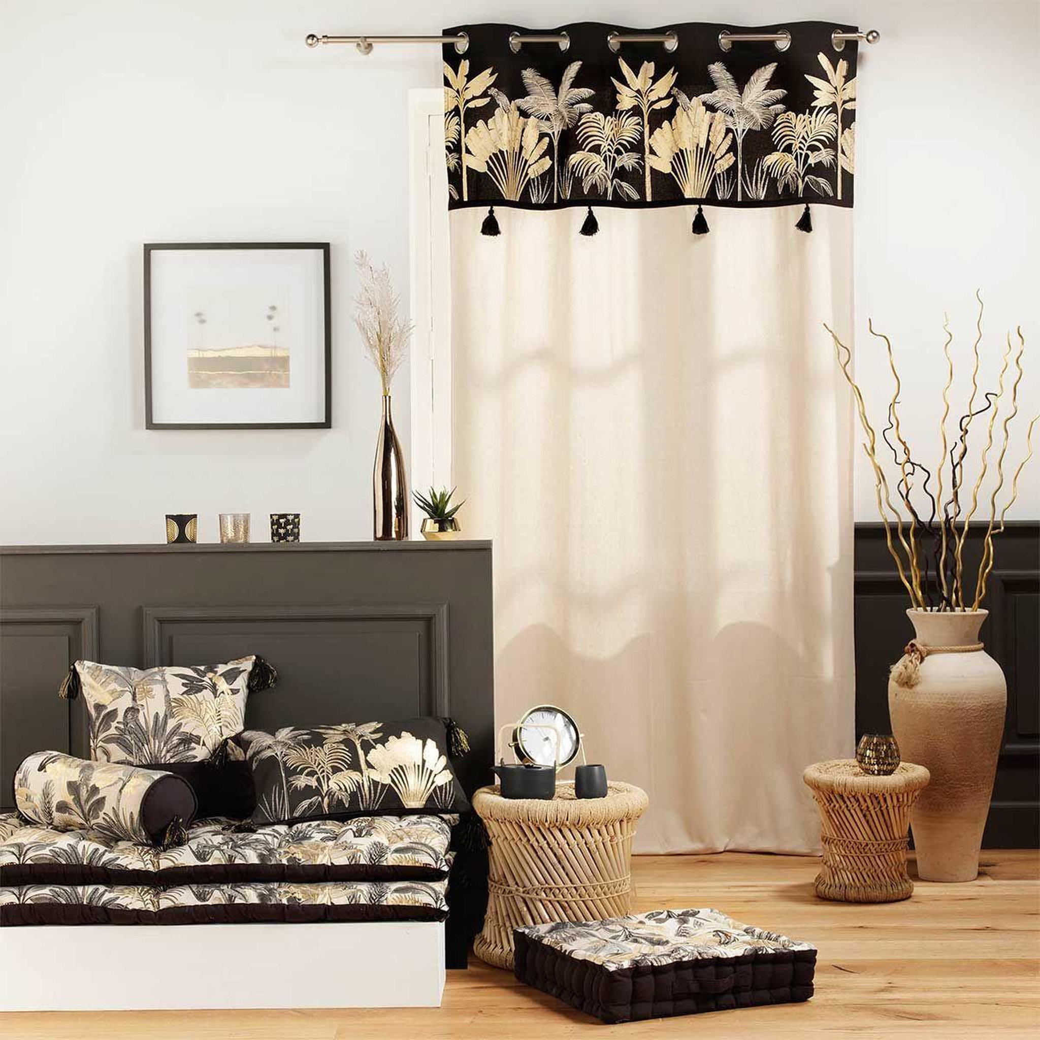 Voir la diapositive 2 : Douceur d'Intérieur Coussin déco imprimé  karaba  40x40cm noir