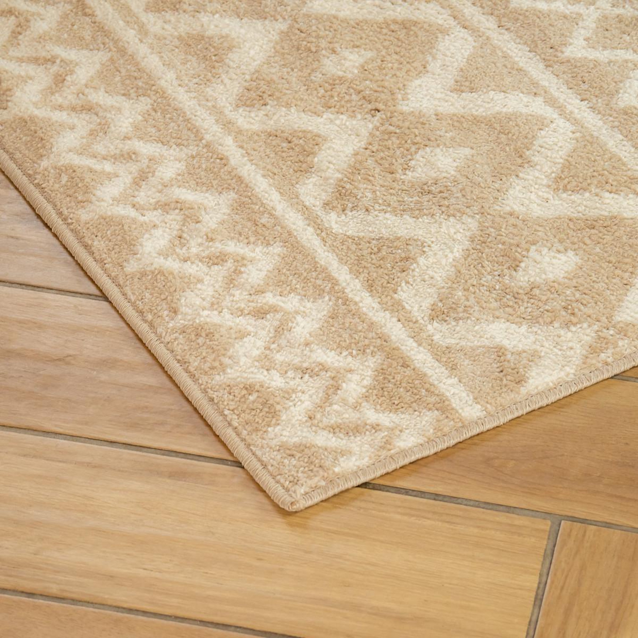 Voir la diapositive 3 : FUTURE HOME Tapis déco à motifs géométriques 133x190cm