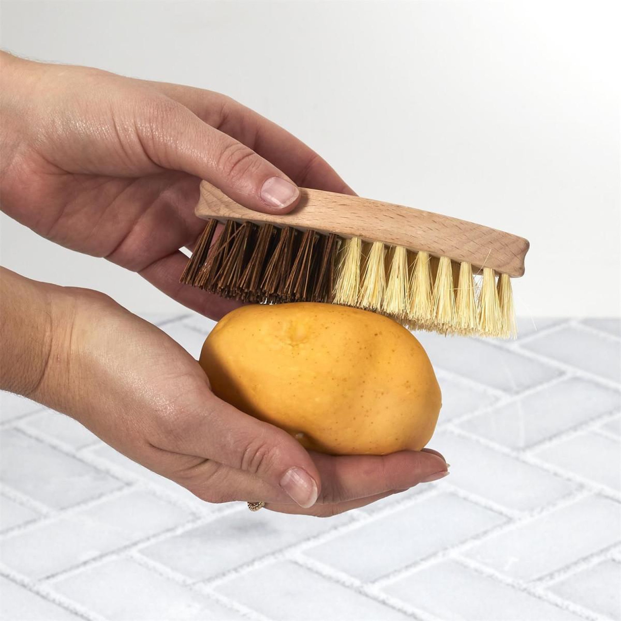 Voir la diapositive 5 : COOK CONCEPT Brosse à légumes en bois  cook  11cm marron